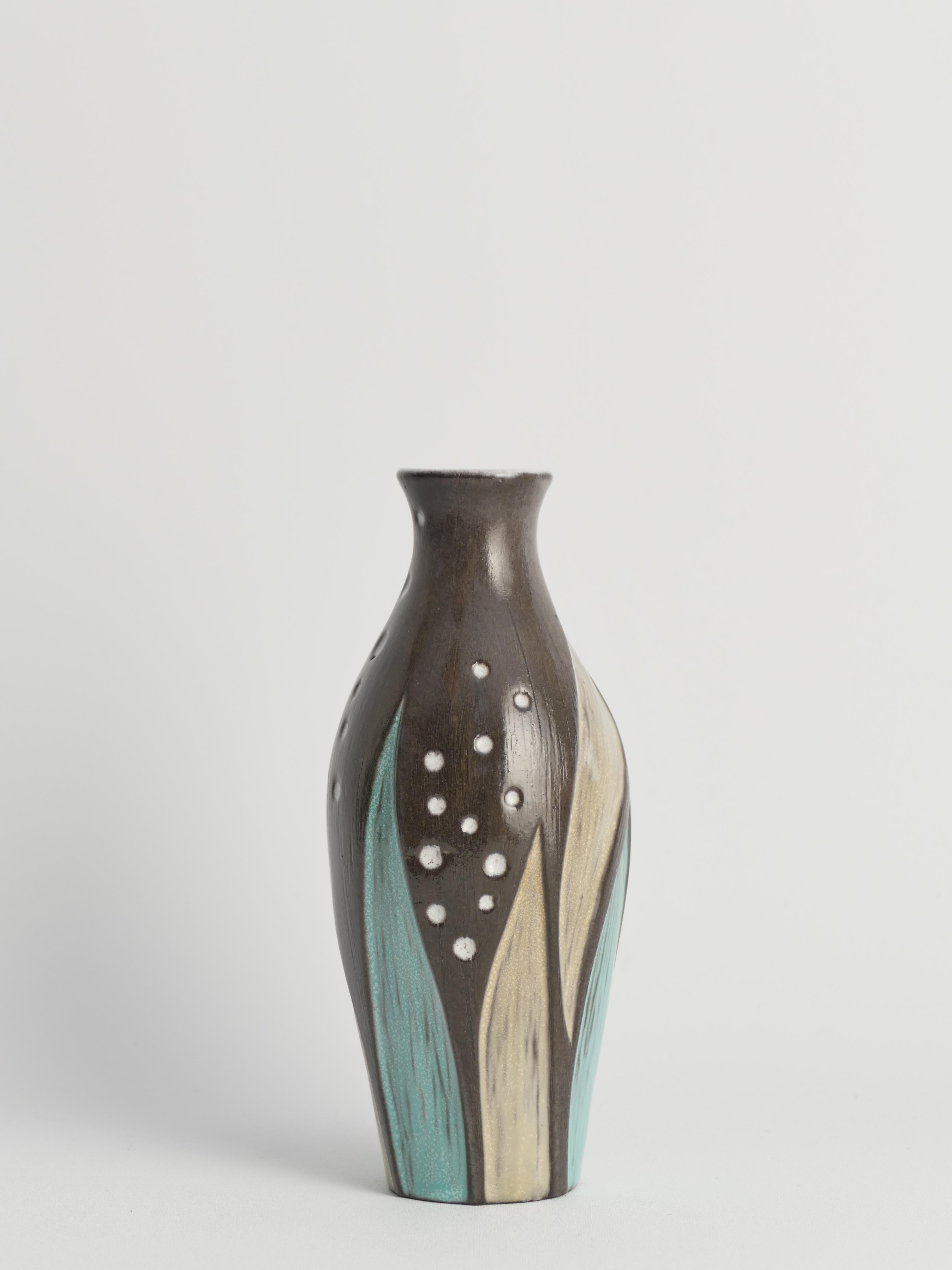 Ceramic Vase with Seaweed Motif by Mari Simmulson for Upsala Ekeby, Sweden 1950s In Good Condition For Sale In Grythyttan, SE