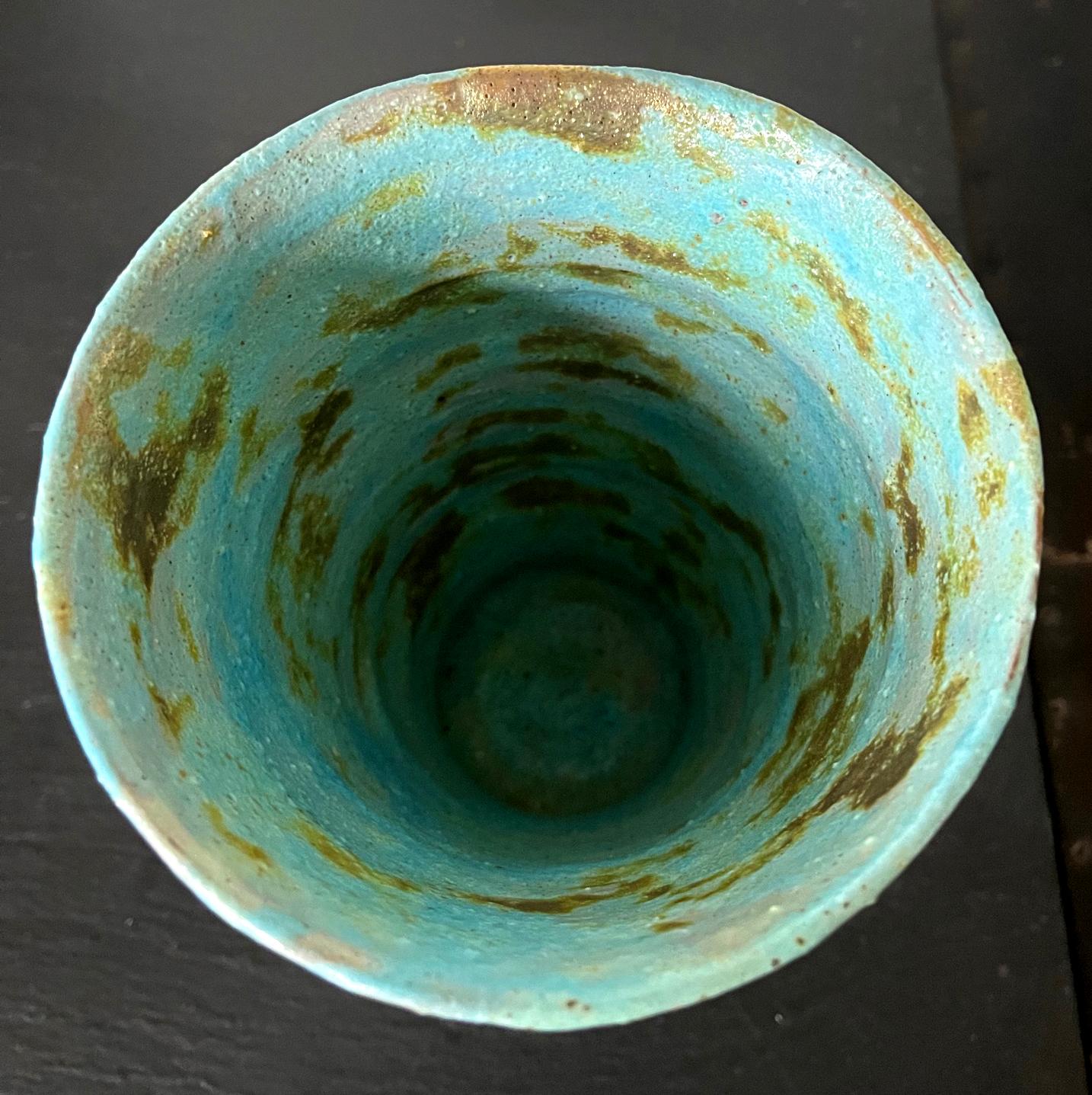 20ième siècle Vase en céramique à glaçure volcanique et métallique de Beatrice Wood en vente