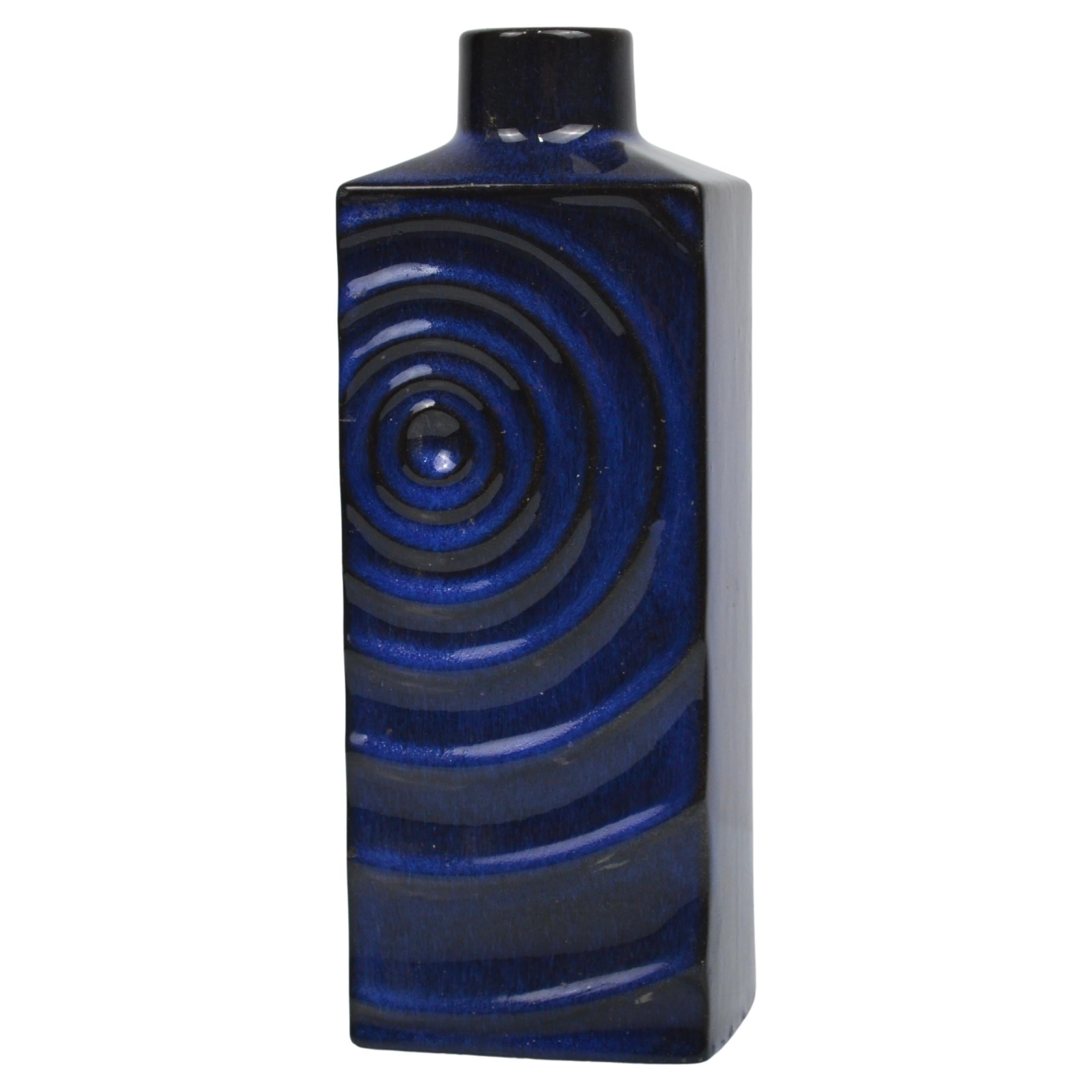 Keramikvase "zyklon" von Cari Zalloni im Angebot