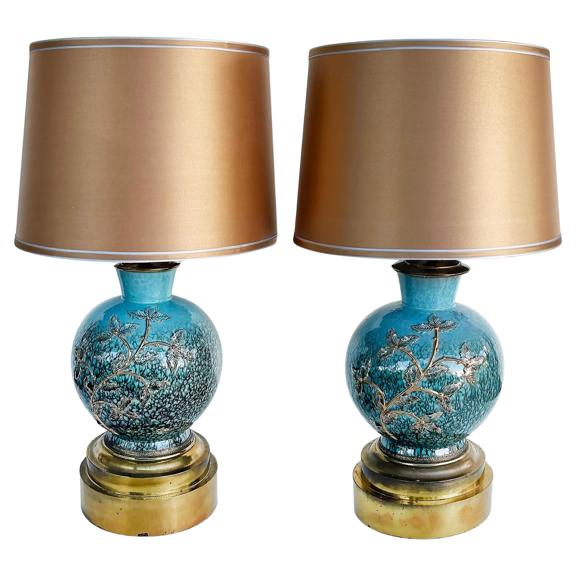 Vases montés sur du laiton comme lampes de table,  Ombrages sur mesure,  Paire