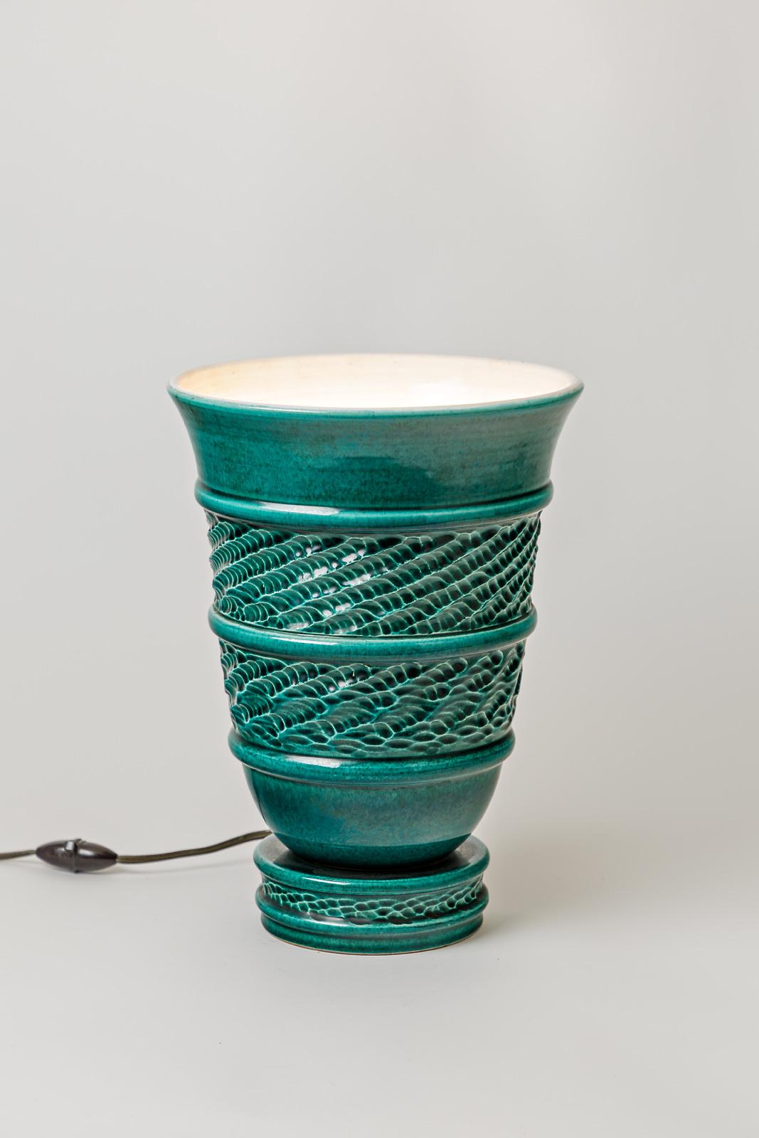 Français Lampe de table Vasque en céramique avec lumière Art Déco verte et blanche:: vers 1940 en vente