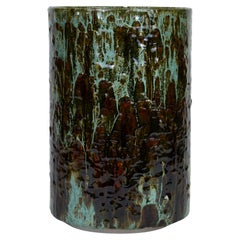 Sculpture cylindrique en céramique à récipient de William Edwards   