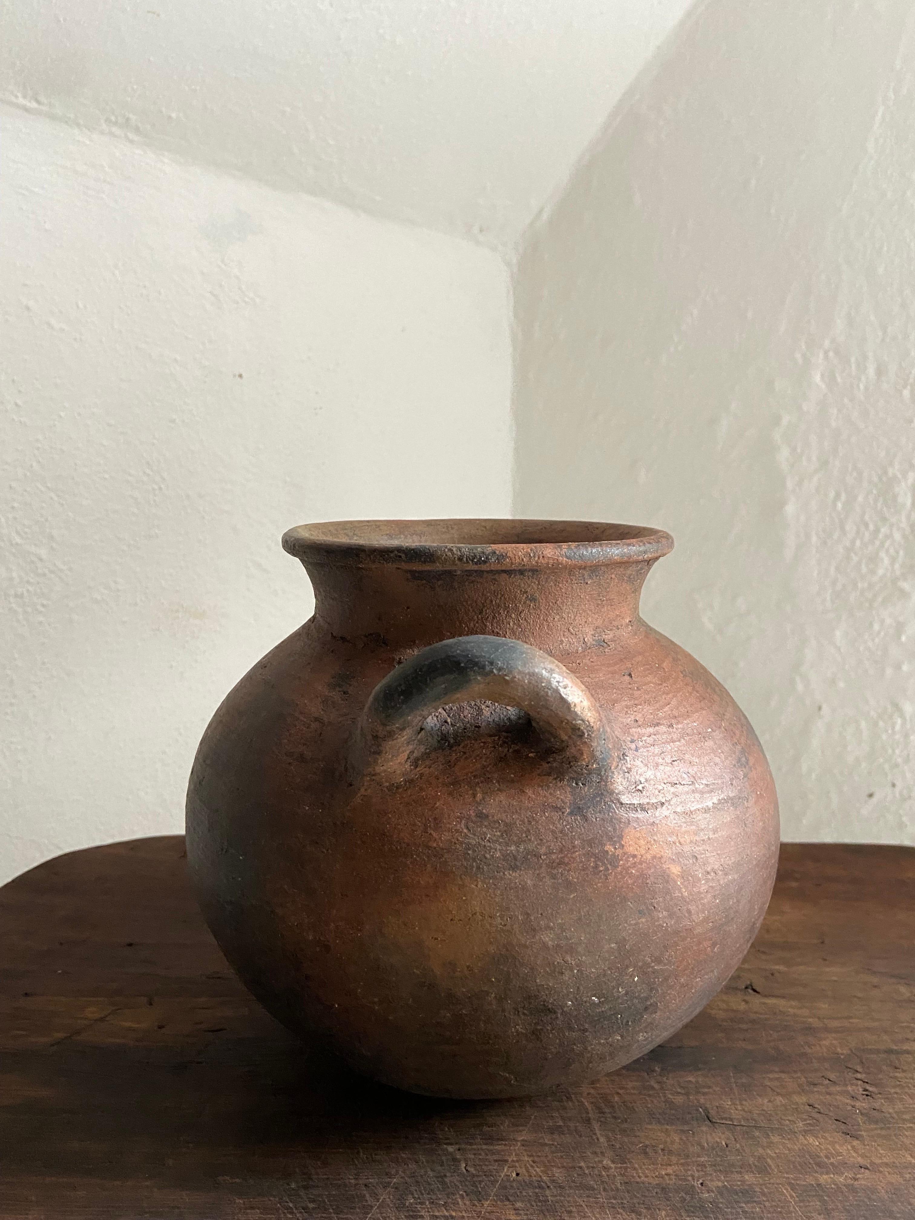 Ceramic Vessel from the Mixteca Region of Oaxaca, Mexico, circa 1940´s In Good Condition In San Miguel de Allende, Guanajuato