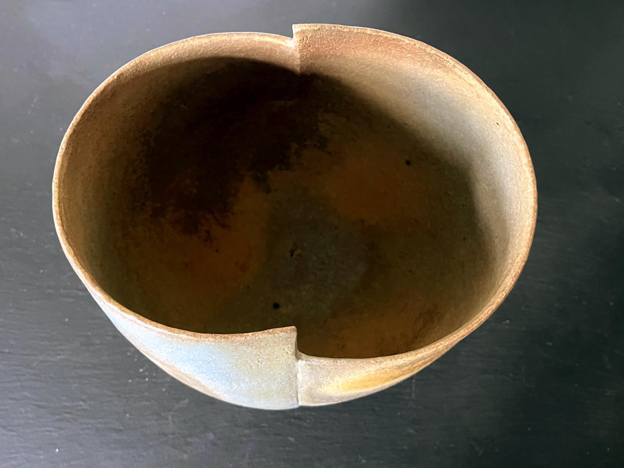 Vase en céramique du studio de poterie britannique John Ward en vente 6