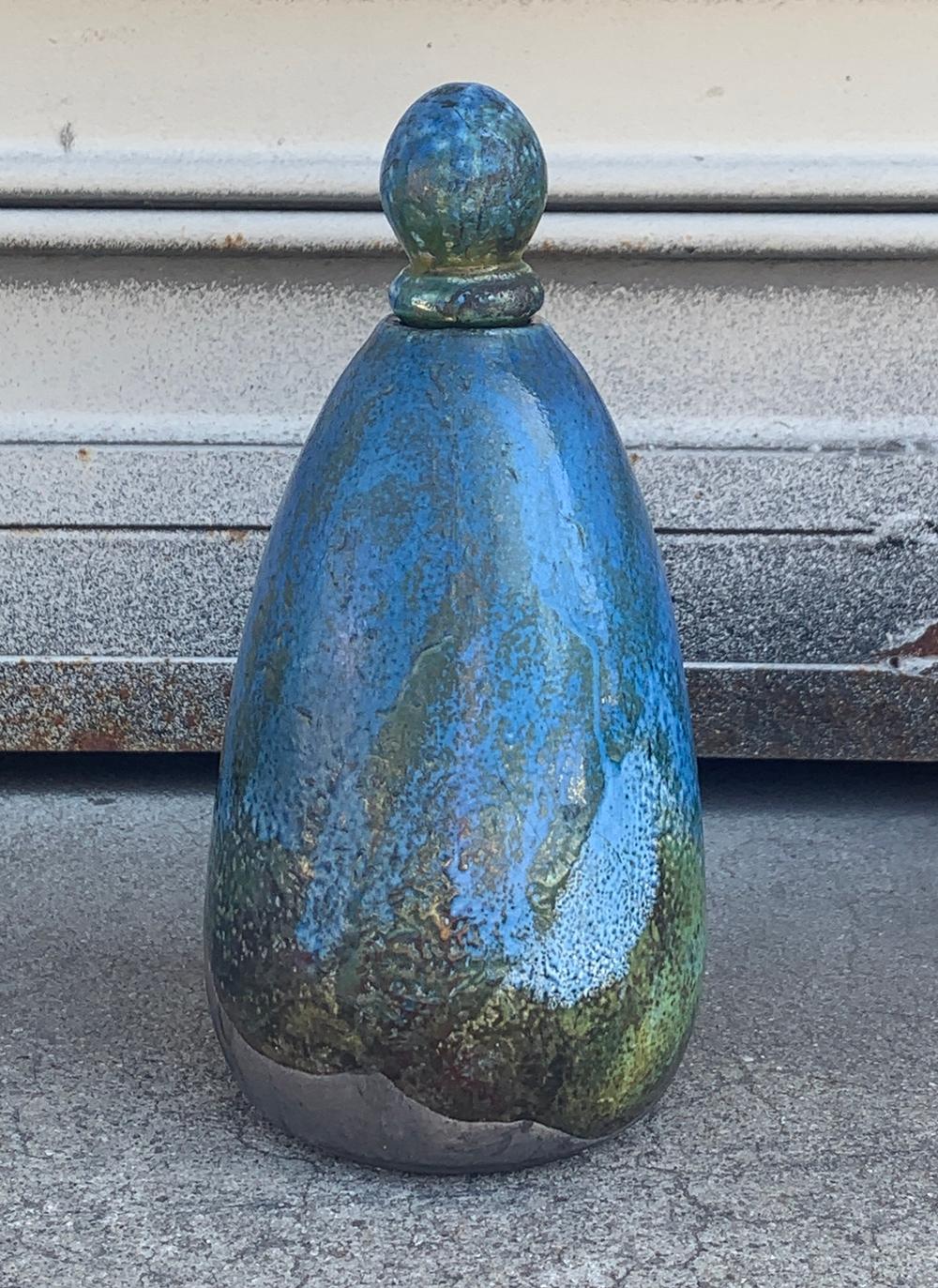Beautiful ceramic vessel with lid made in Santa Barbara California by James and Linda Haggerty.

The piece has beautiful tones and is in excellent condition.

Measurements:
7.50 high x 3.50 diameter.