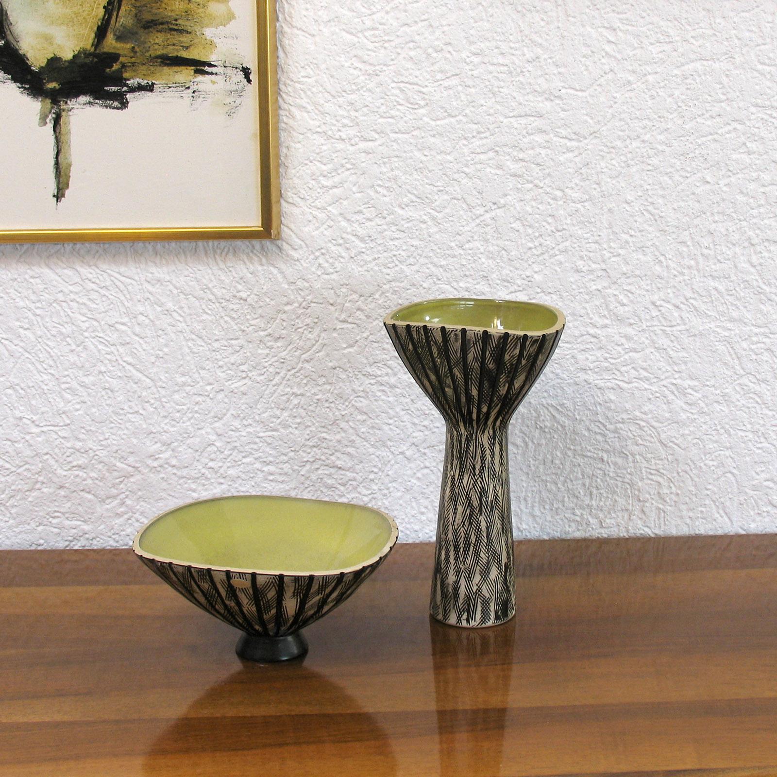 Vases en céramique par Mari Simulsson pour Upsala Ekeby Suède années 1950 en vente 11