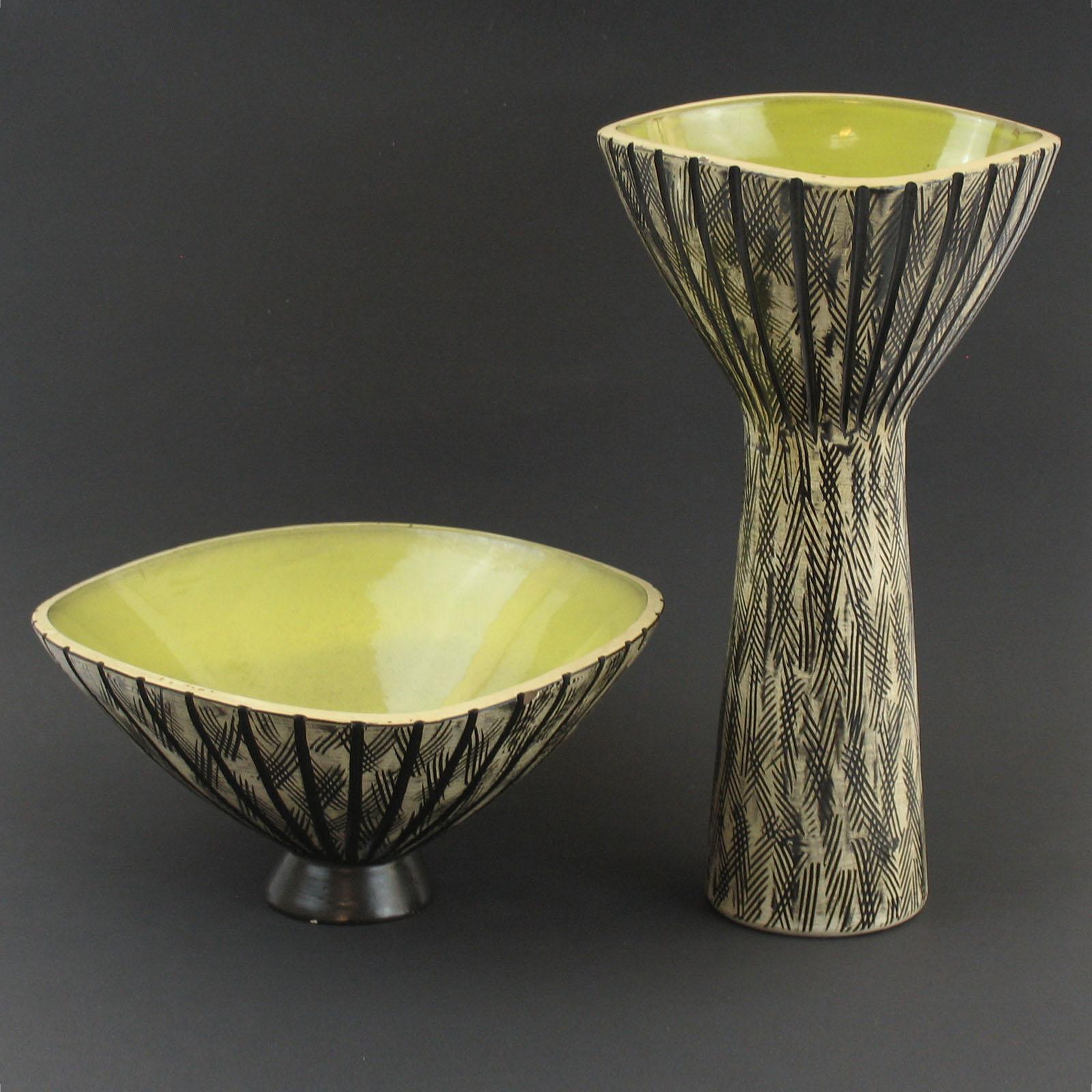 Mid-Century Modern Vases en céramique par Mari Simulsson pour Upsala Ekeby Suède années 1950 en vente