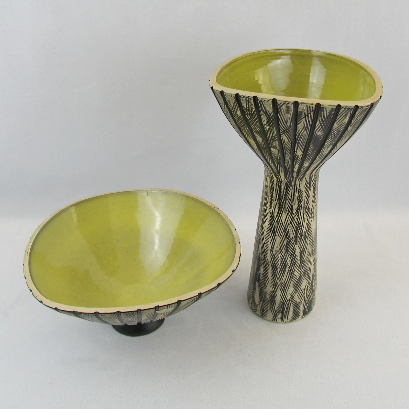 20ième siècle Vases en céramique par Mari Simulsson pour Upsala Ekeby Suède années 1950 en vente