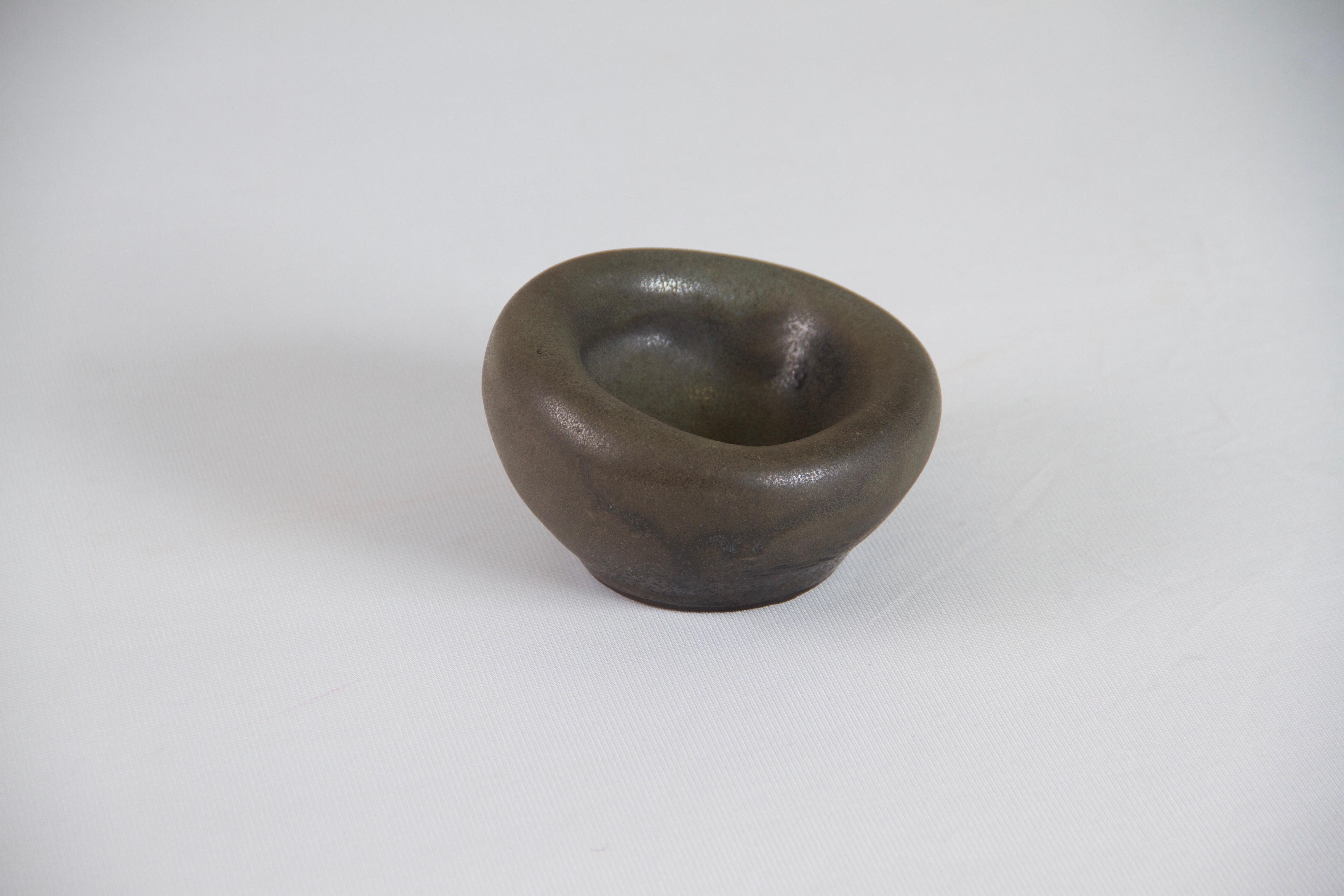 Madoura (Gegründet 1938)

Eine Schale, um 1955
Keramik 
mit dem Stempel 'Madoura Plein Feu'.
 