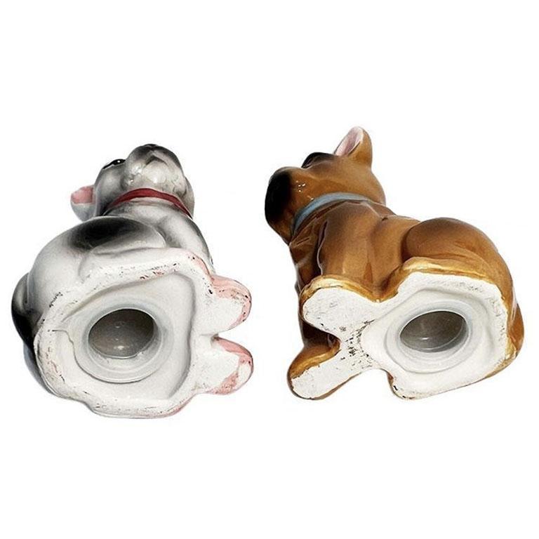 A pair of French Bulldog salt and pepper shakers. A great addition to any table setting. 

Dimensions:
3