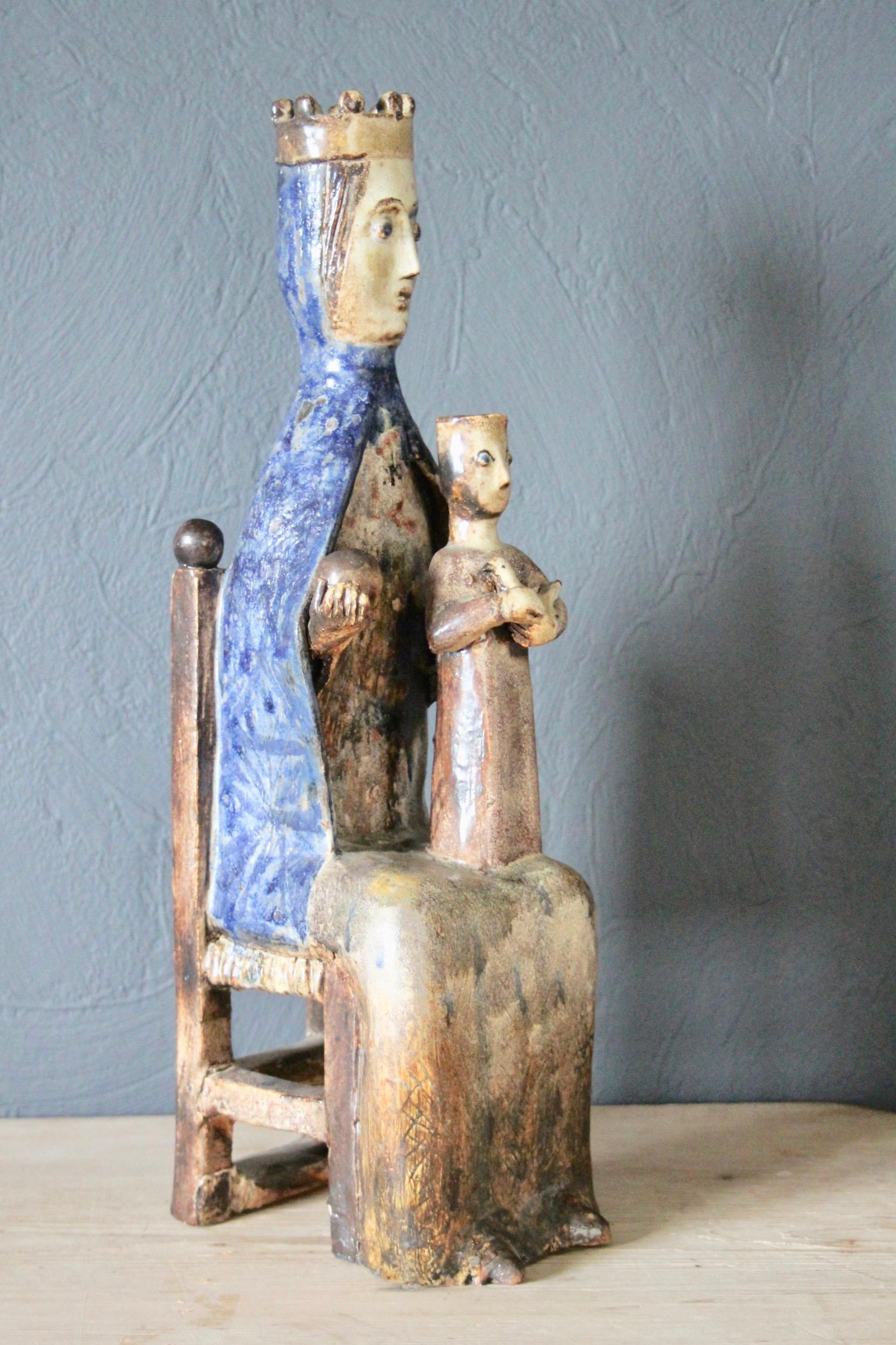 Keramische Jungfrau mit Kind.