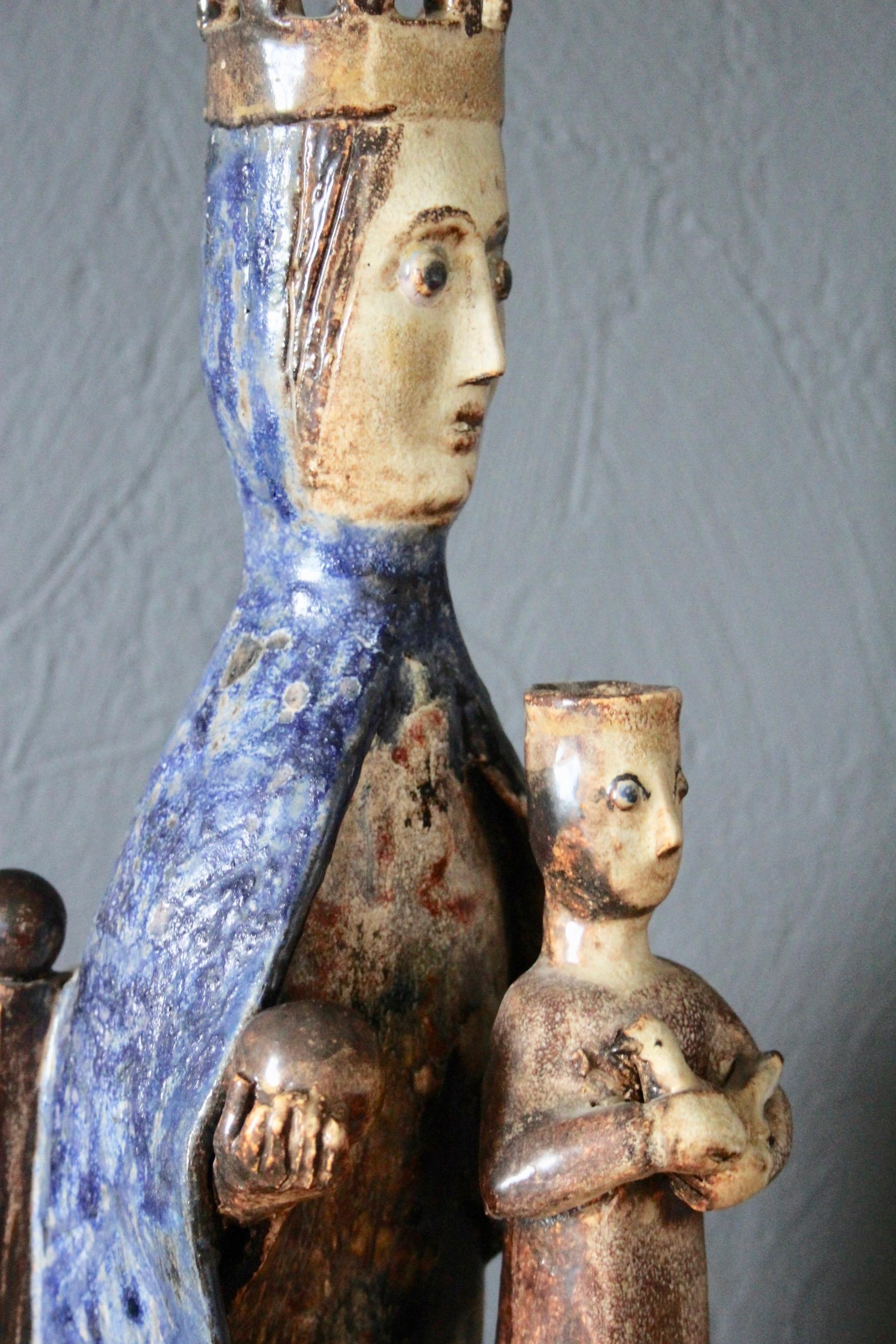 Keramik-Frauenpaar mit Kind im Angebot 1