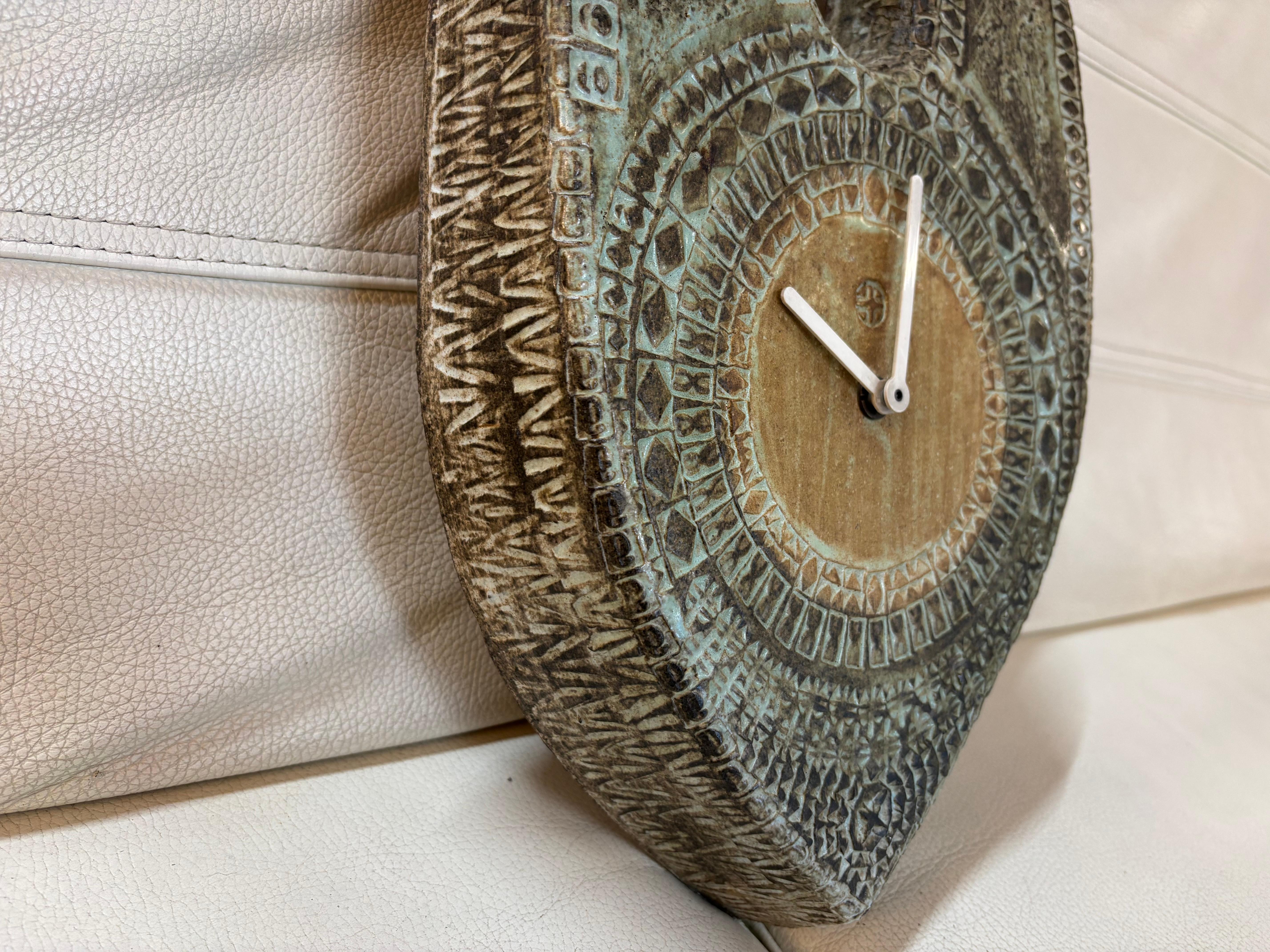 Horloge murale en céramique de Rowland, années 1950 Bon état - En vente à PÉZENAS, FR