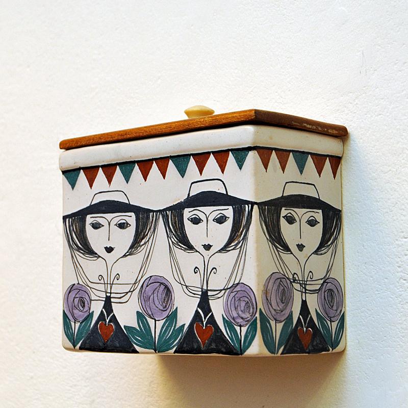 Finnish Ceramic wall container box by Laila Zink for Kupittaan Savi, Finland 1960s
