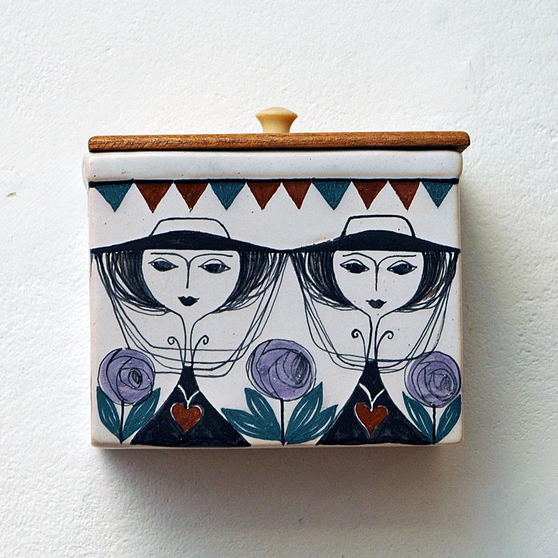 Hand-Painted Ceramic wall container box by Laila Zink for Kupittaan Savi, Finland 1960s