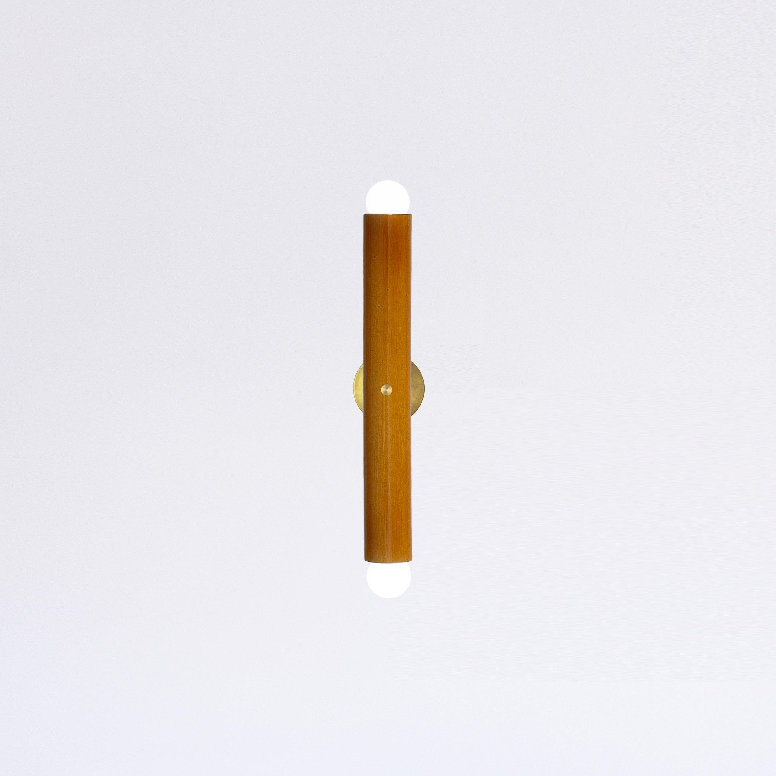 TRN Applique Z1
Concepteur : Pani Jurek

Modèle présenté dans l'image principale : TRN Z1, Ocre
Tube en céramique : 5 cm x 36 cm / 14,17