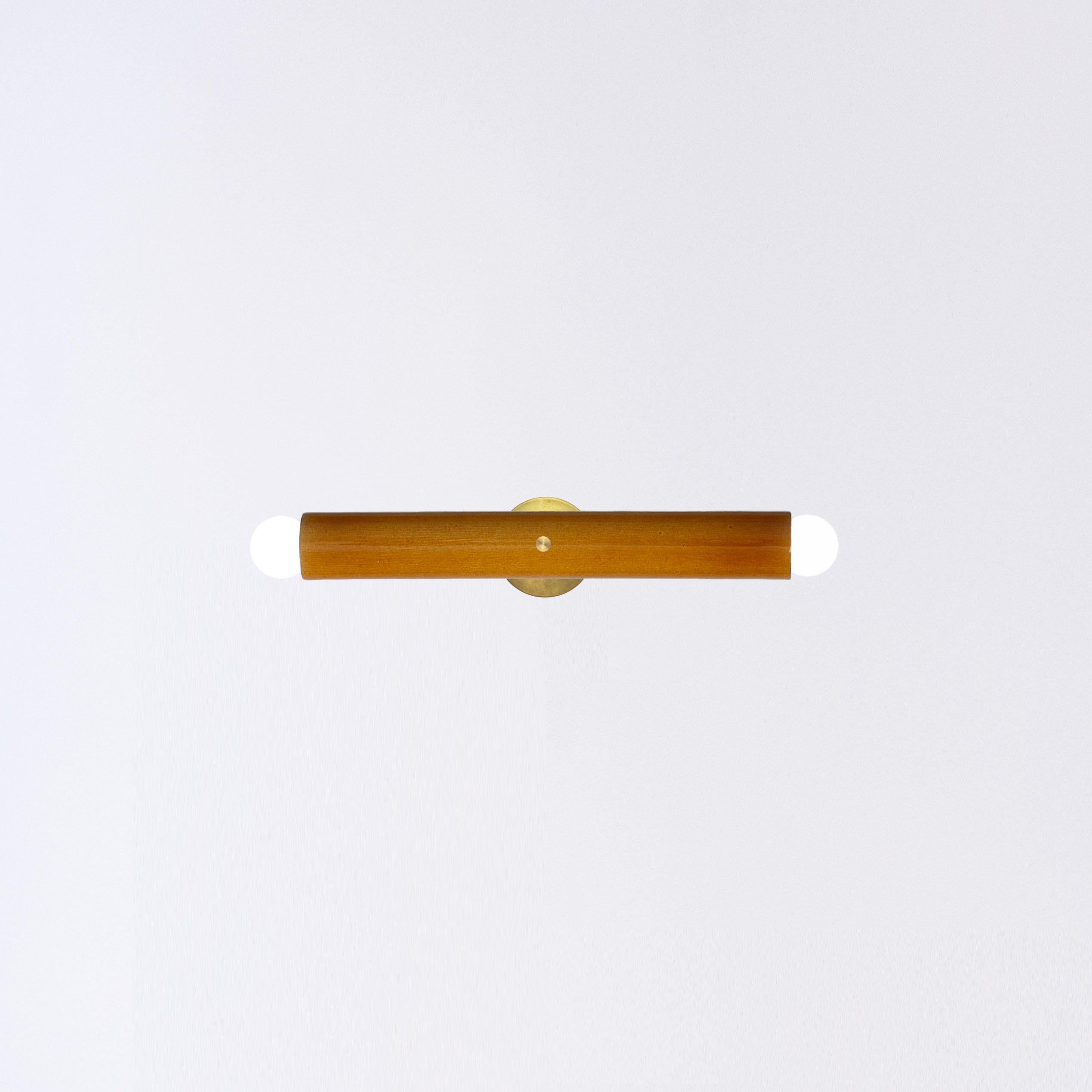 Organique Lampe murale TRN de Pani Jurek, laiton, ocre en vente