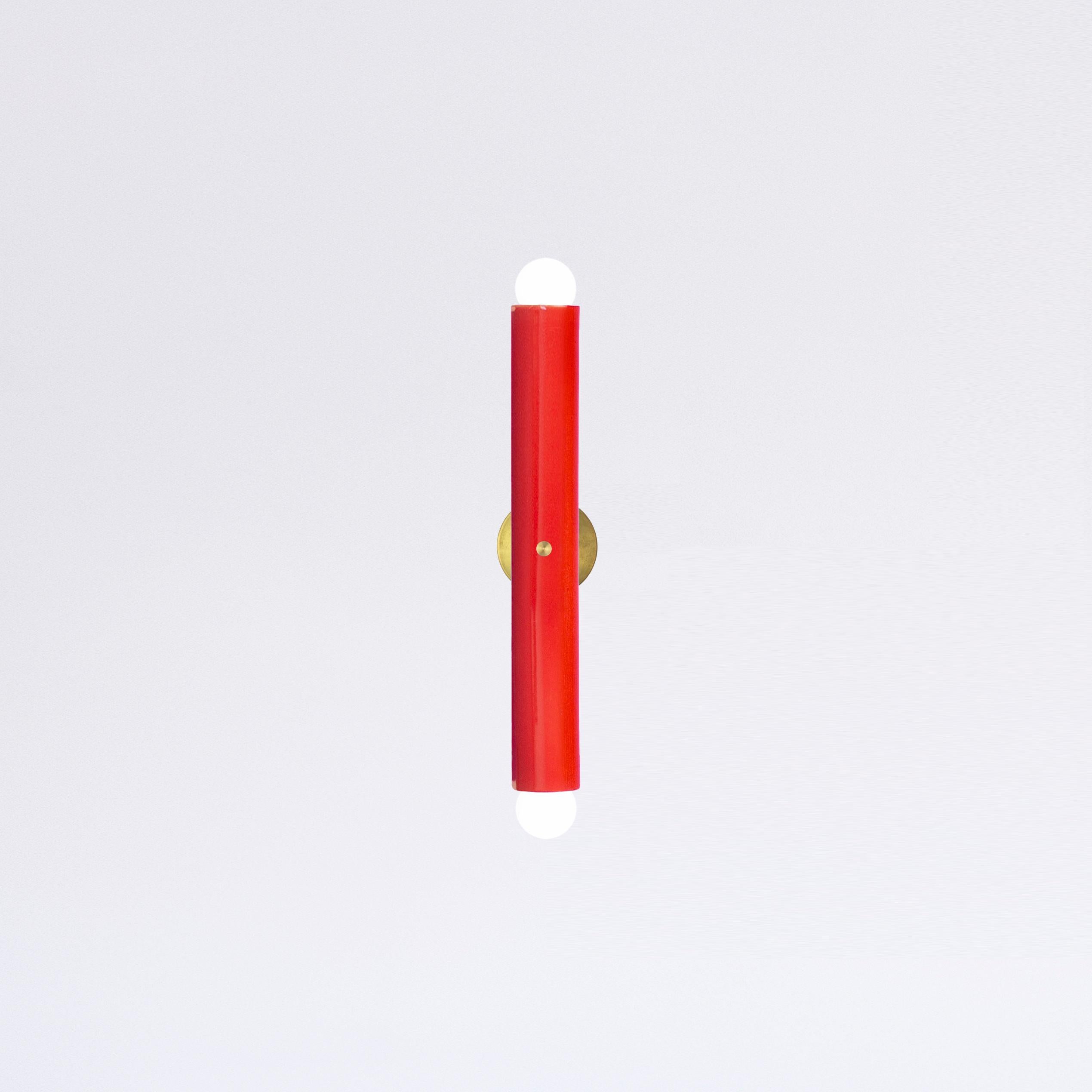 TRN Wandleuchte Z1
Designer: Pani Jurek

Das im Hauptbild gezeigte Modell: TRN Z1, Rot
Keramisches Rohr: 5 cm x 36 cm / 14,17