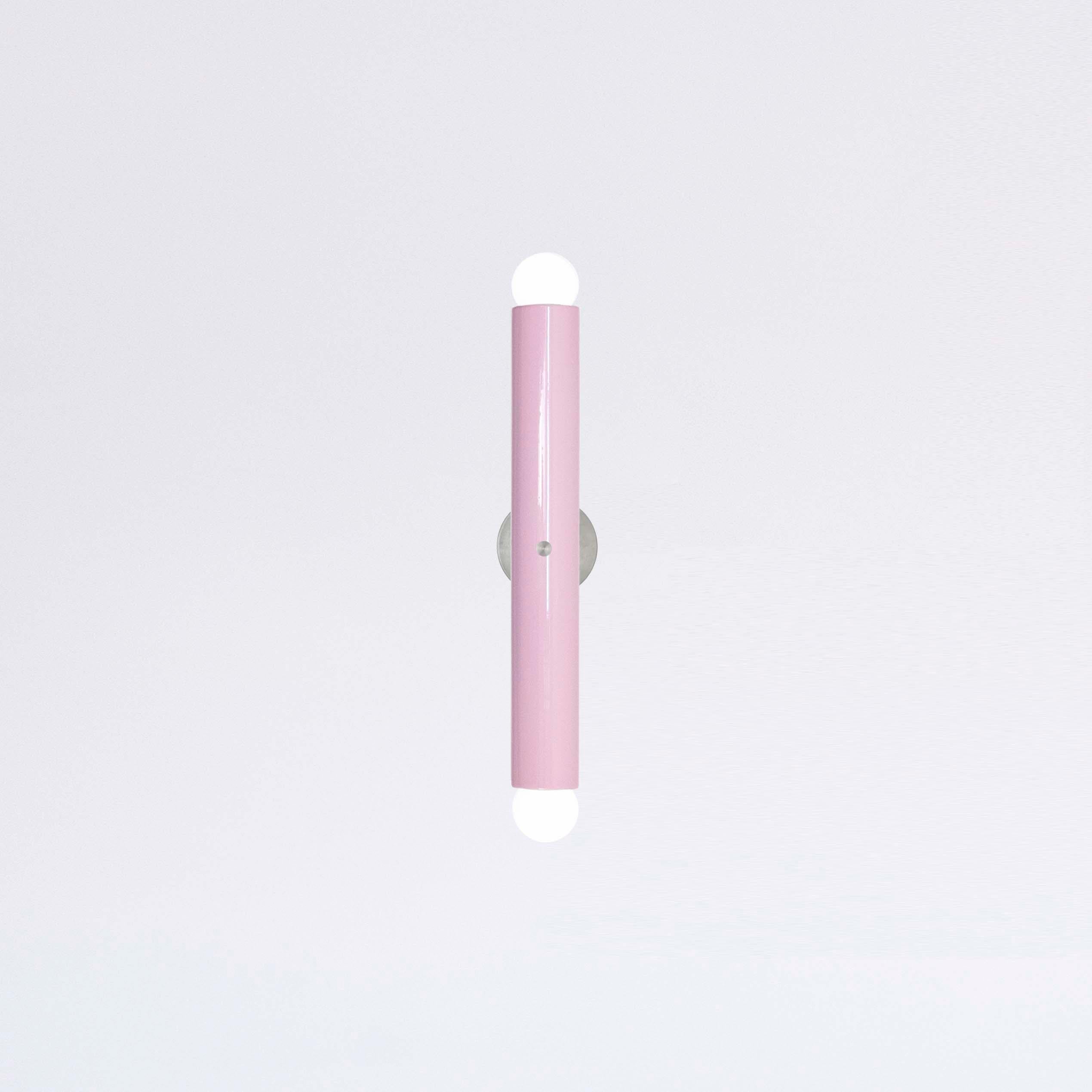 TRN Aplique Z1
Diseñador: Pani Jurek

Modelo mostrado en la imagen principal: TRN Z1, Rosa
Tubo de cerámica: 5 cm x 36 cm / 14,17