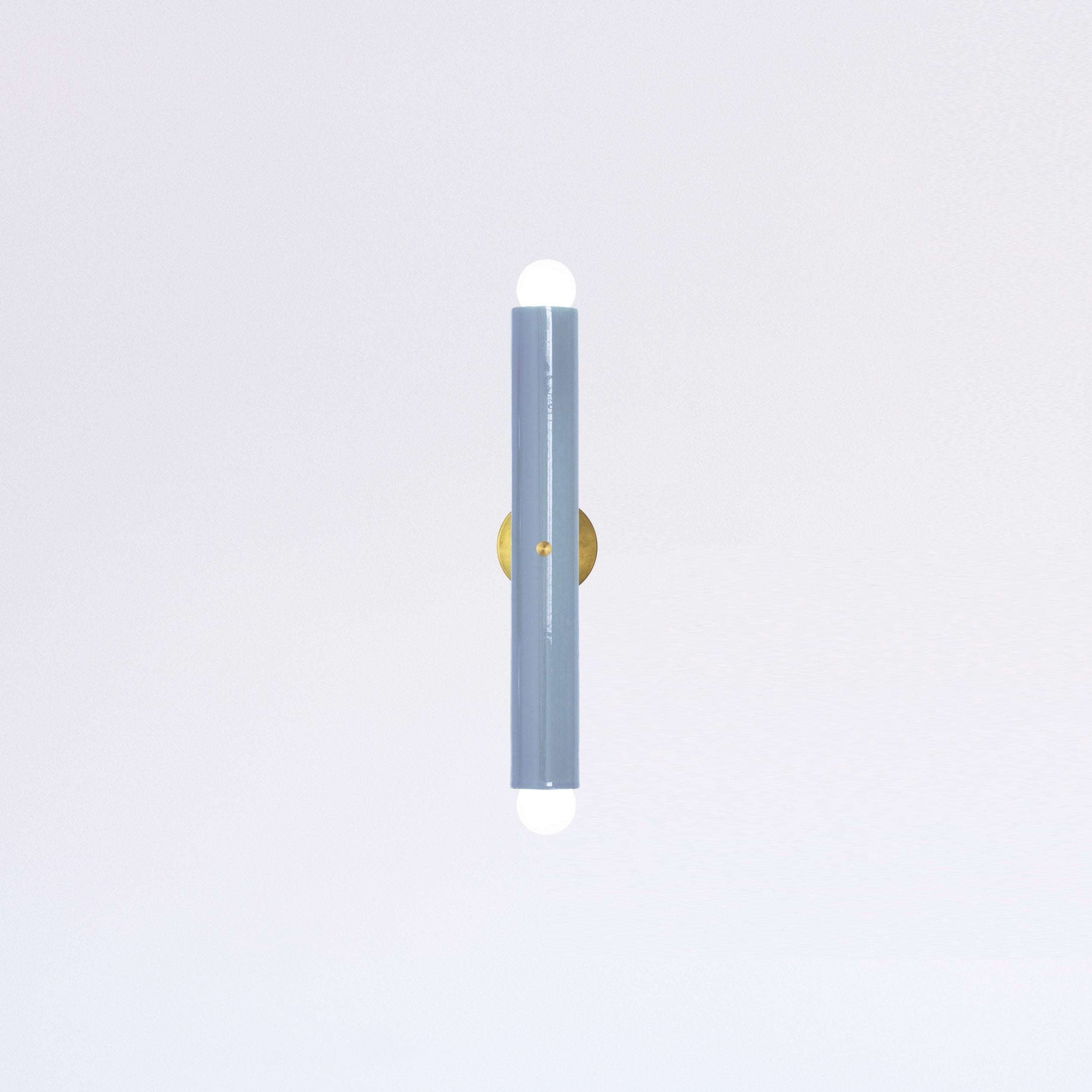 Organique Lampe murale TRN de Pani Jurek, laiton, bleu acier en vente
