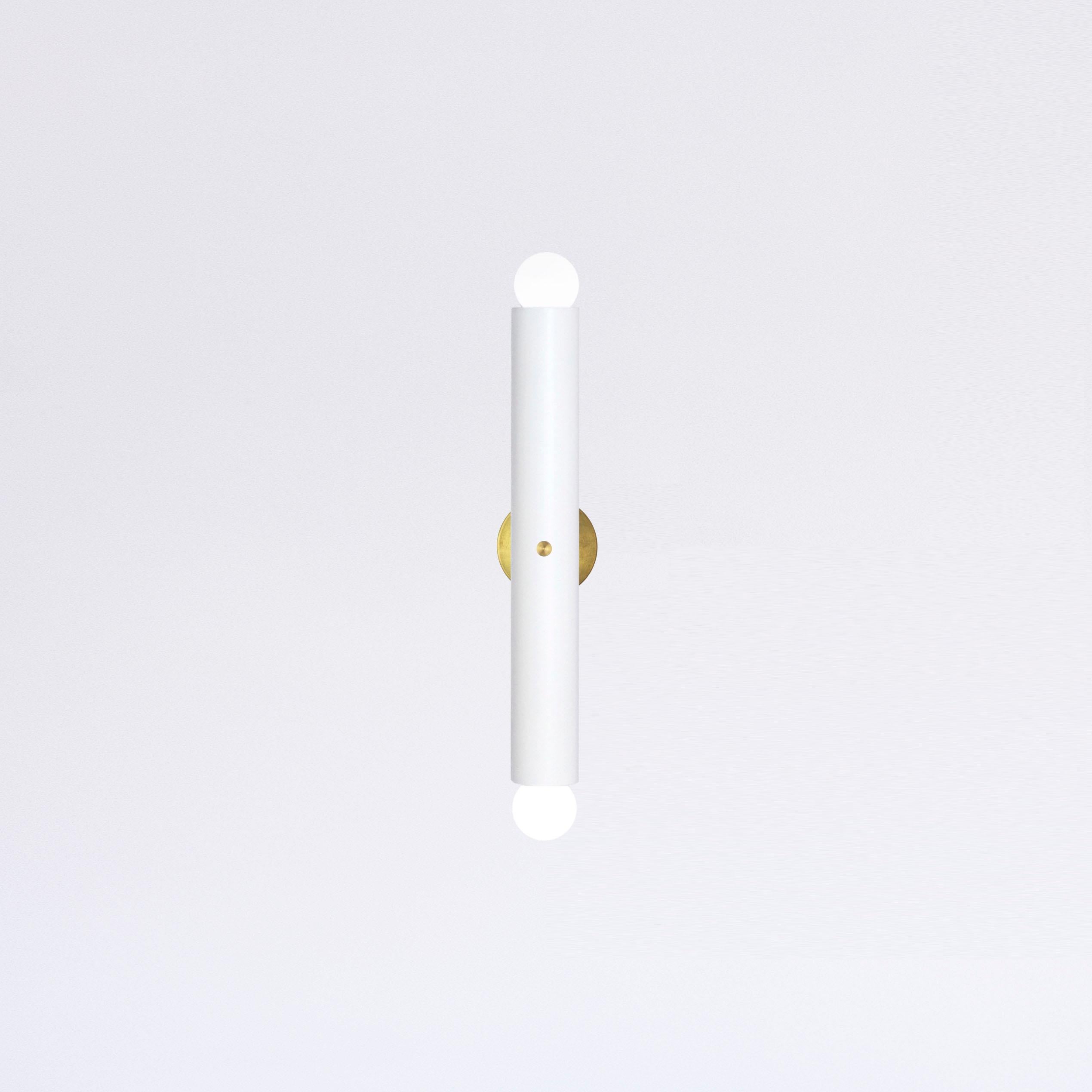 TRN Applique Z1
Concepteur : Pani Jurek

Modèle présenté dans l'image principale : TRN Z1, Whiting
Tube en céramique : 5 cm x 36 cm / 14,17