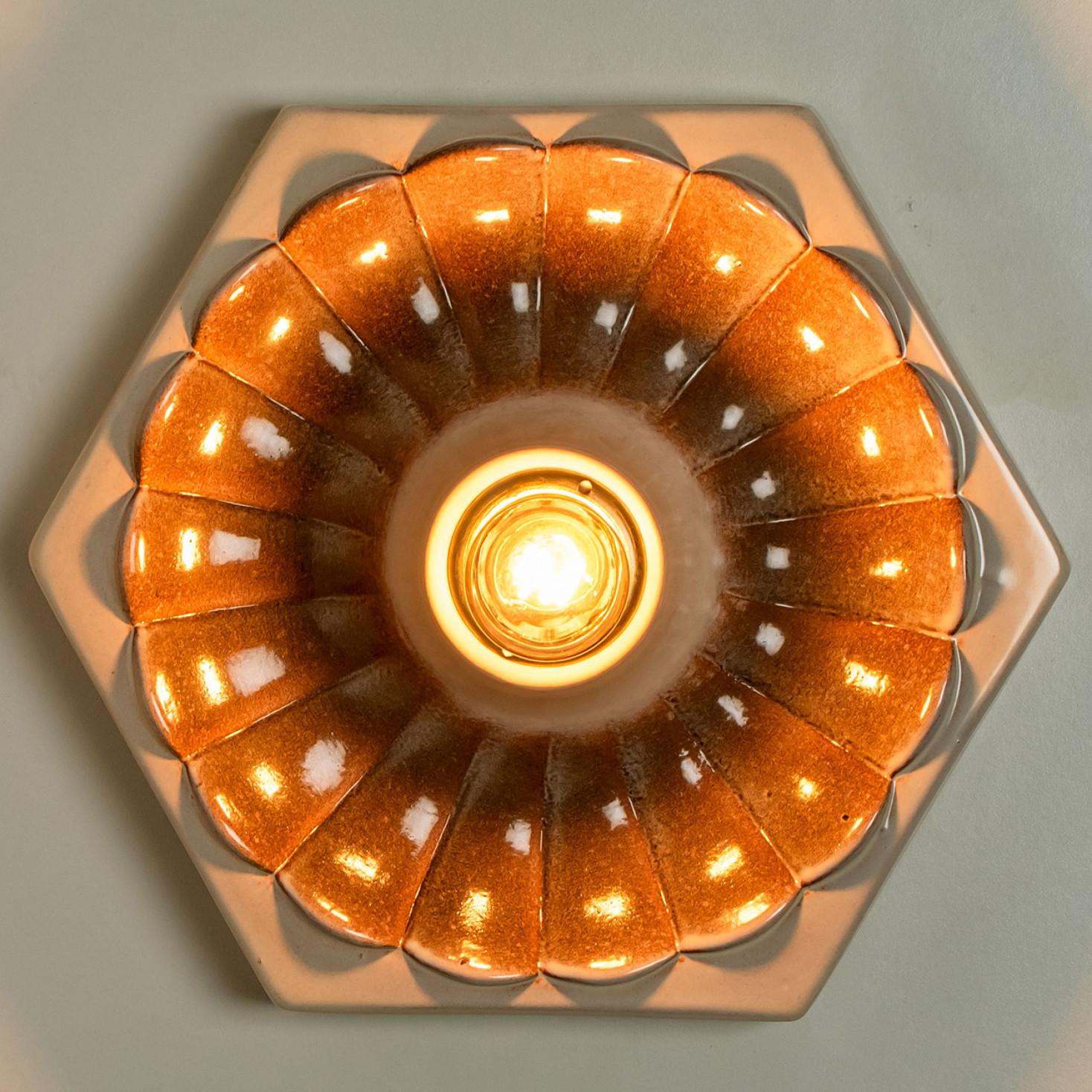 Scandinavo moderno Applique in ceramica Esagono, Danimarca, 1970 in vendita