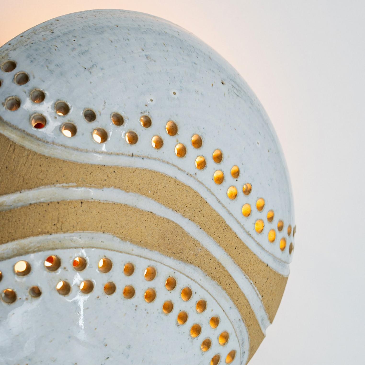 Wandleuchte aus Keramik im Stil von Axella, Dänemark, 1970 (Space Age) im Angebot