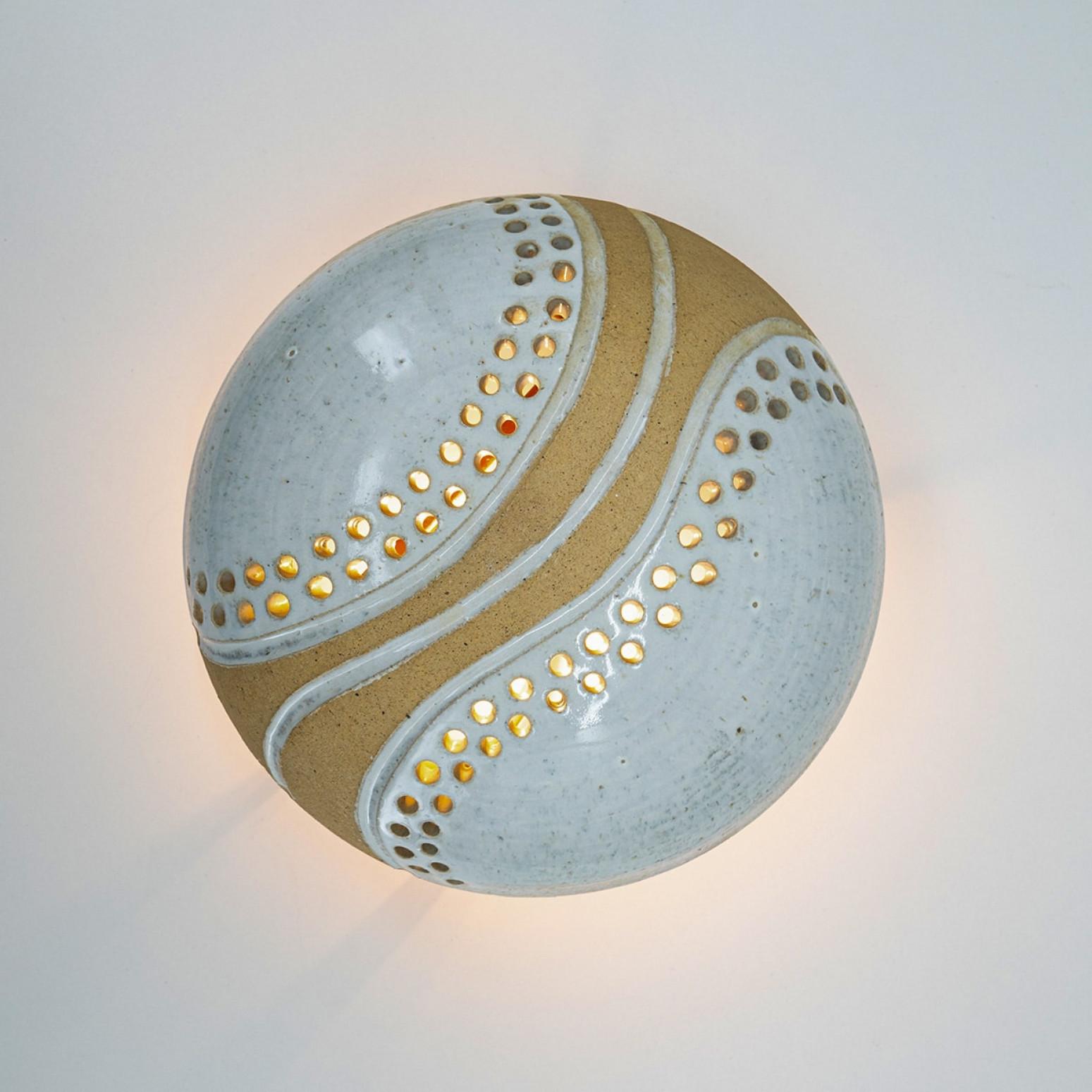 Wandleuchte aus Keramik im Stil von Axella, Dänemark, 1970 (Glasiert) im Angebot