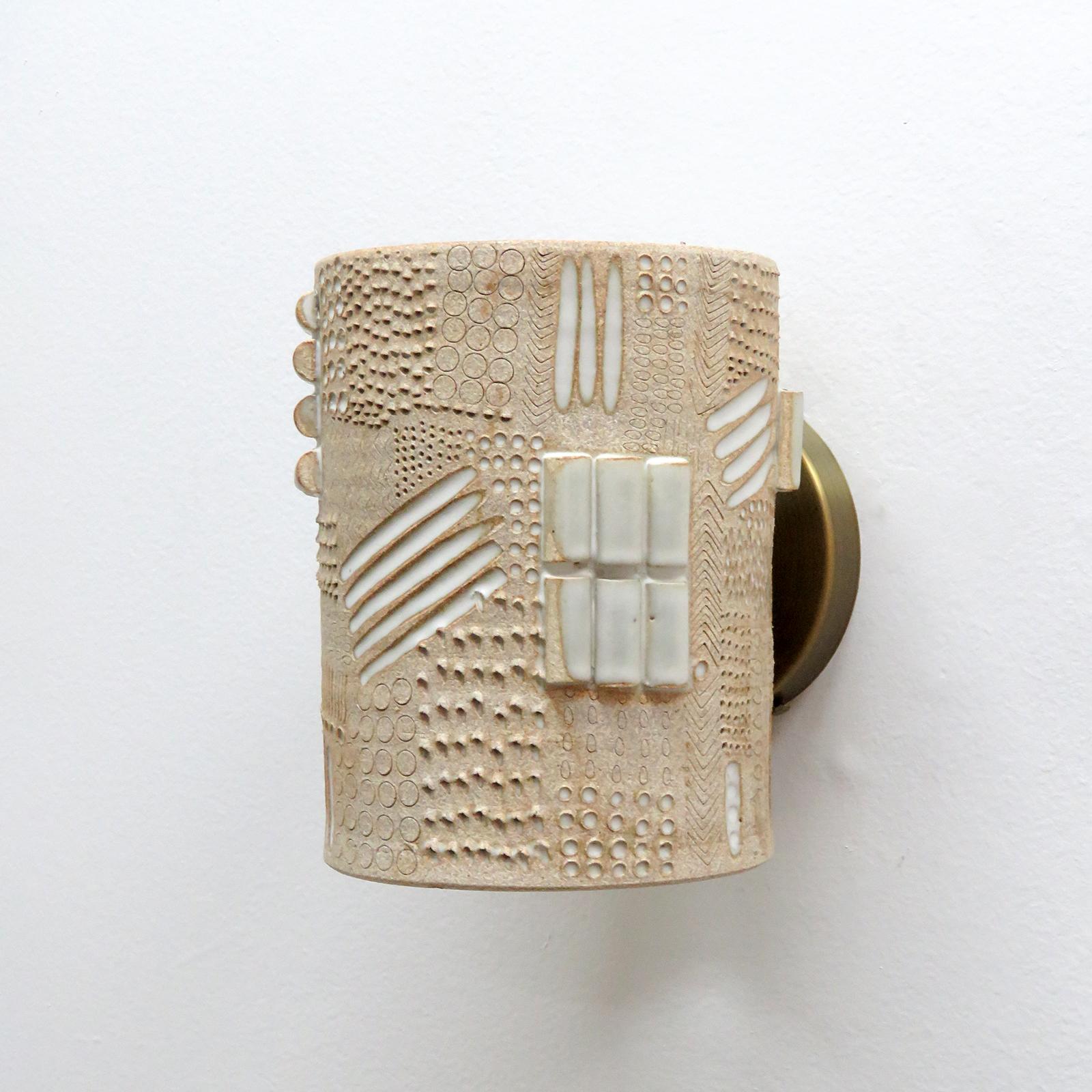 Aplique de cerámica nº 63 de Heather Levine Moderno orgánico en venta