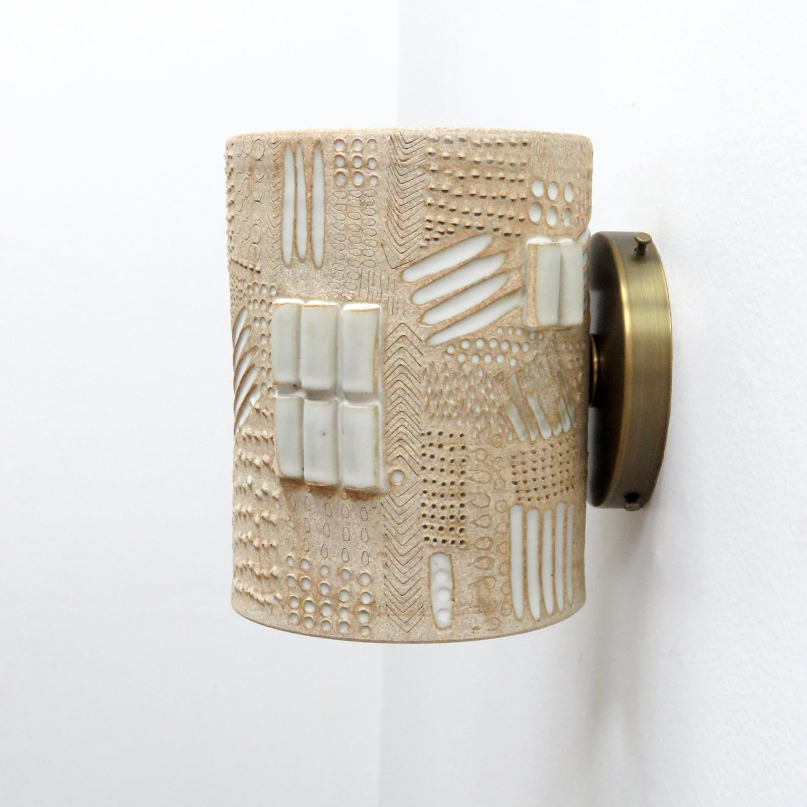 Americano Lampada da parete in ceramica n. 63 di Heather Levine in vendita