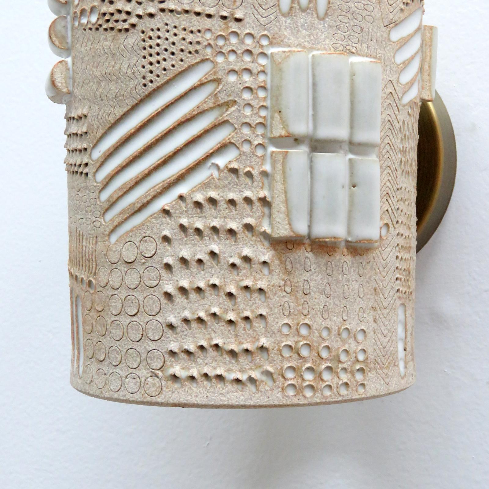 Aplique de cerámica nº 63 de Heather Levine en Nuevo estado para la venta en Los Angeles, CA