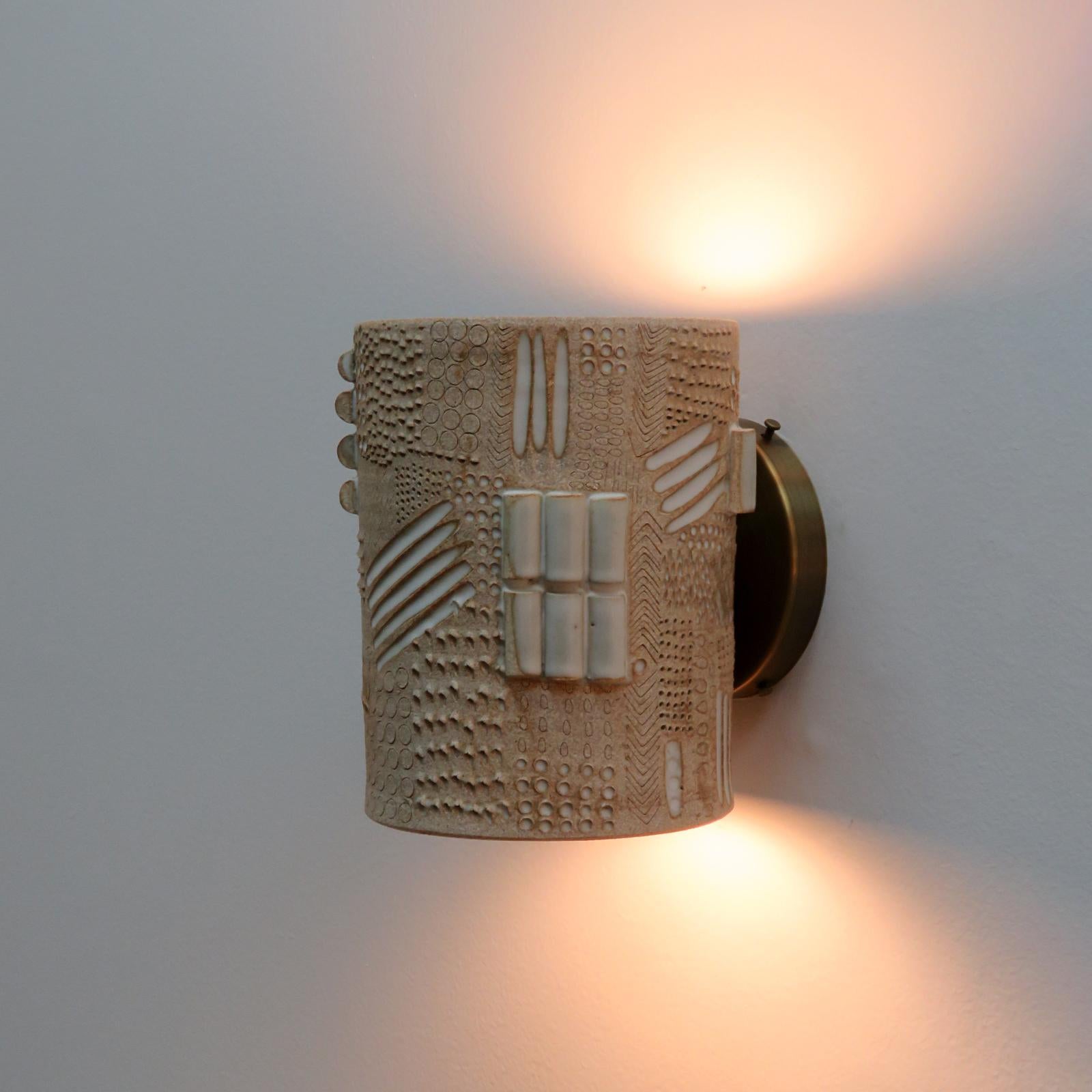 Lampada da parete in ceramica n. 63 di Heather Levine in vendita 1