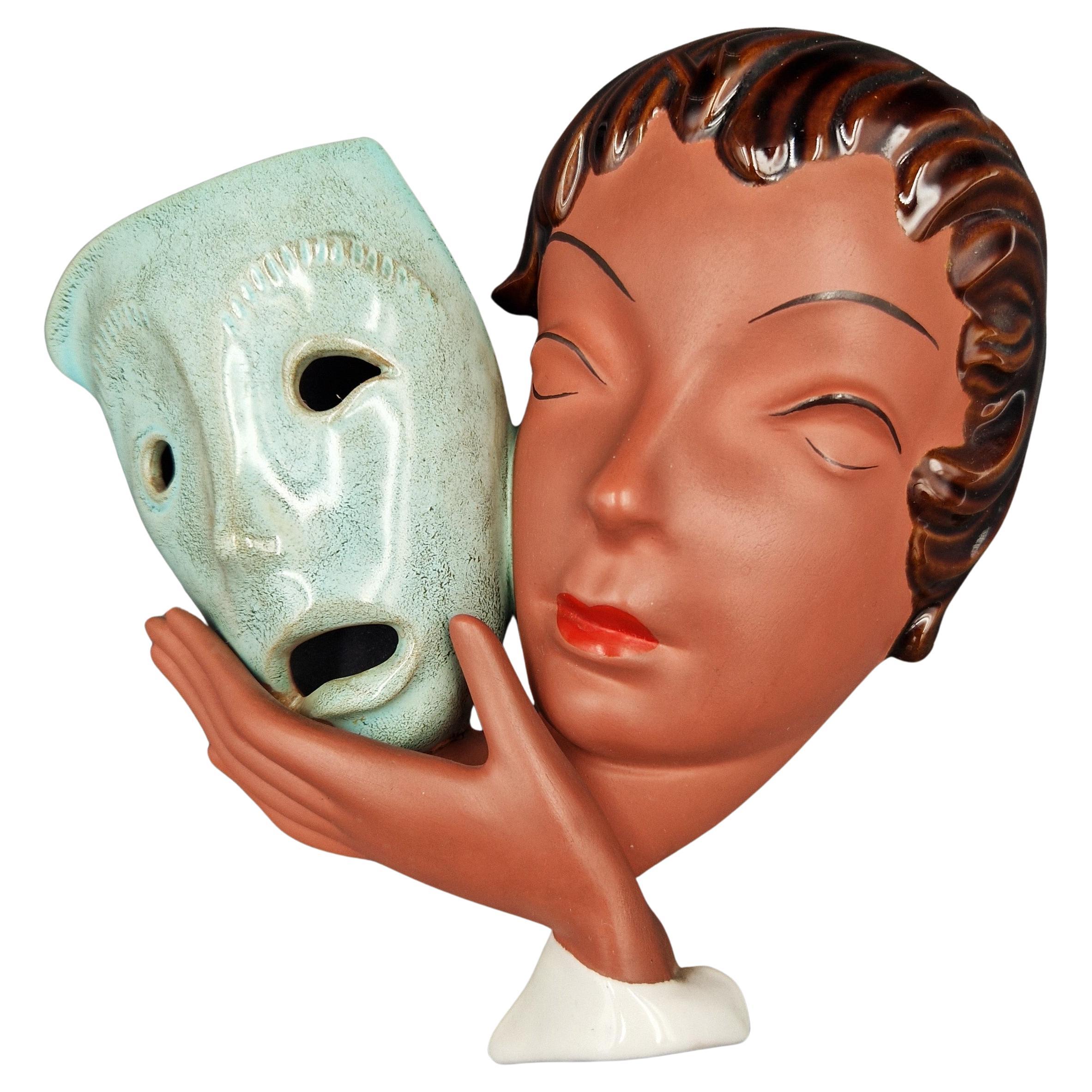 Ceramic wall mask from Goldscheider. 1940 - 1950 For Sale