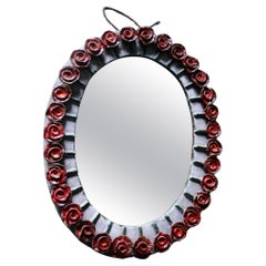 Espejo de pared de cerámica con flores y firmado en la base