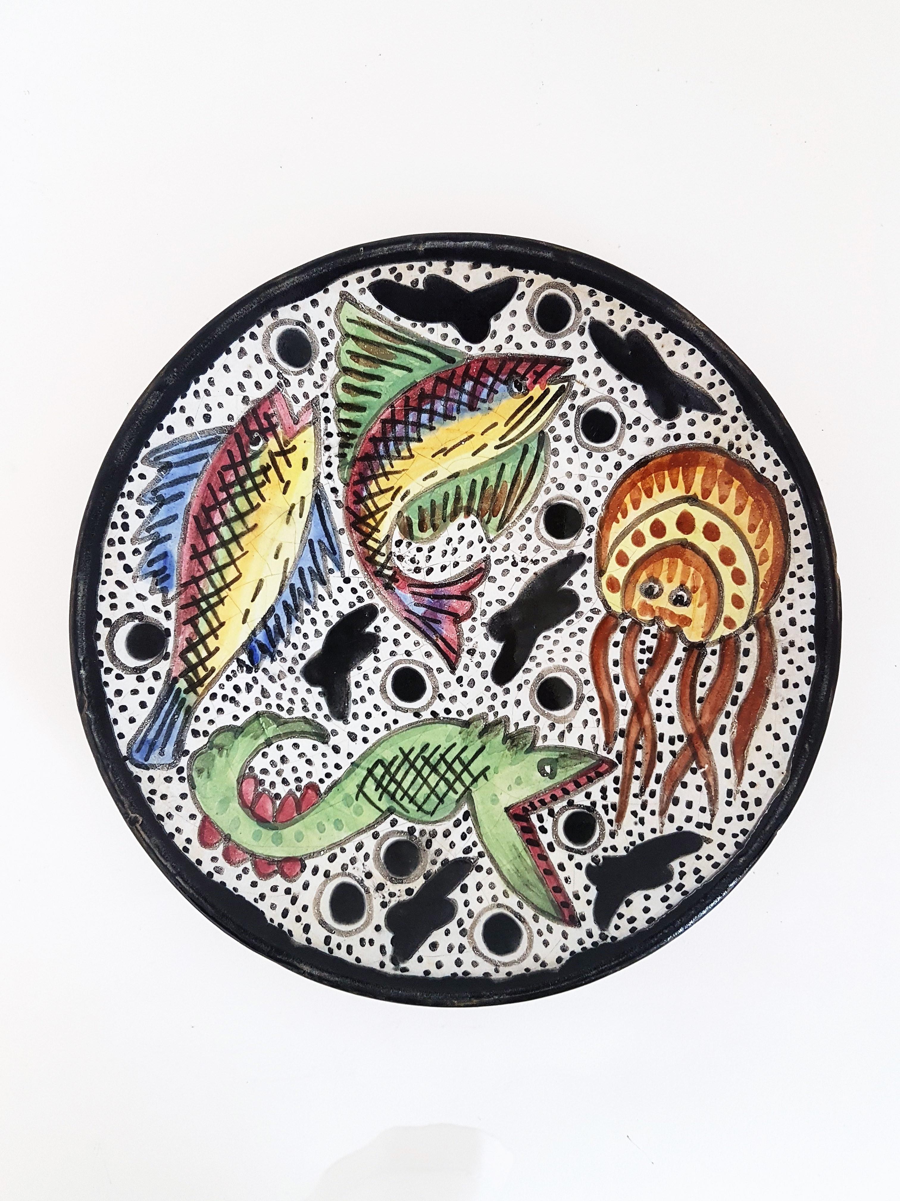 Hand-Painted Spanish Ceramic Wall Plate Fishes Design, 1950s For Sale