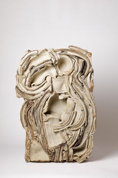 Sculpture murale en céramique de Patrick Crulis, 2025.