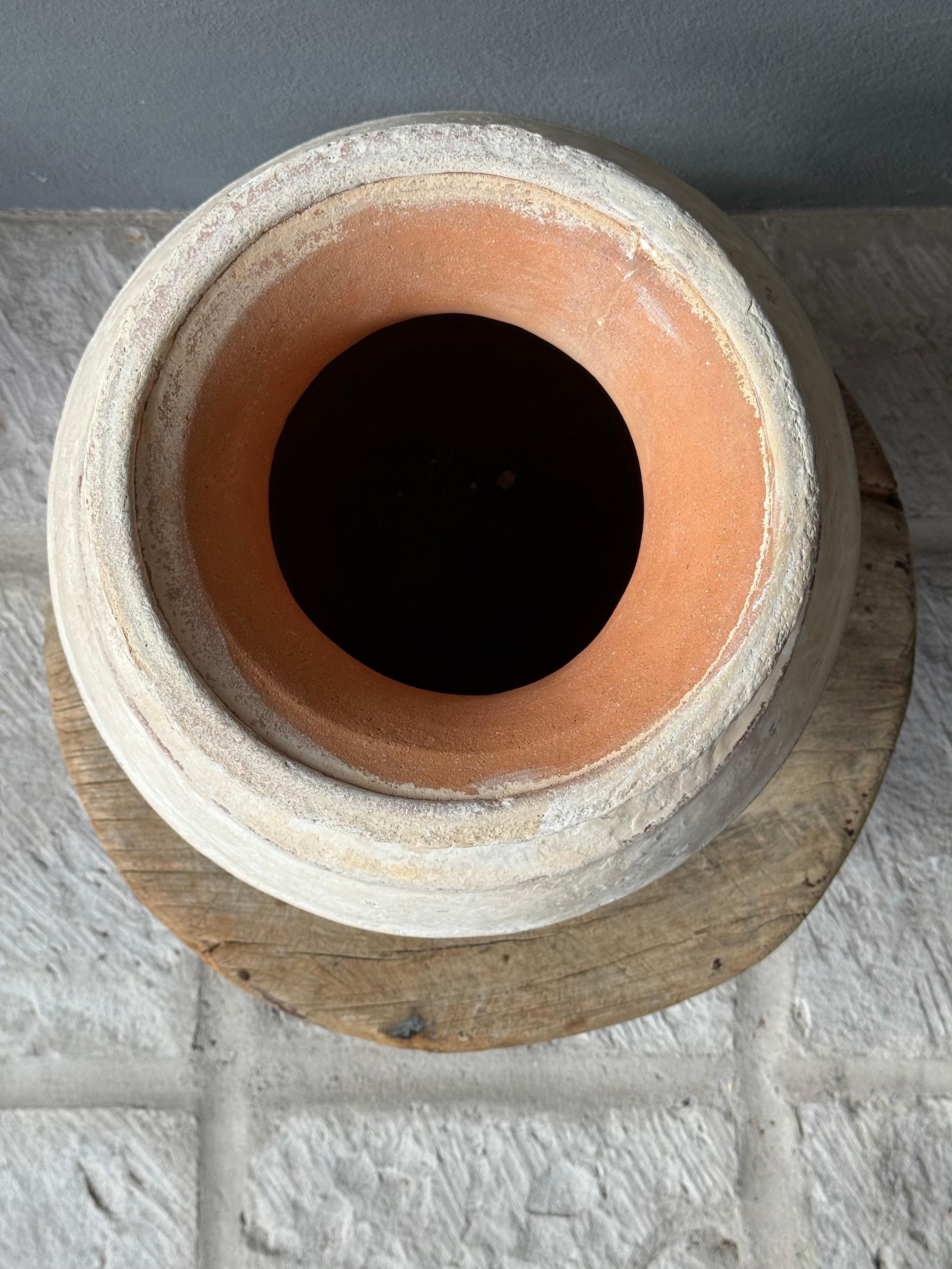 Ceramic Water Vessel From Central Yucatan, Mexico, Early 20th Century In Fair Condition For Sale In San Miguel de Allende, Guanajuato