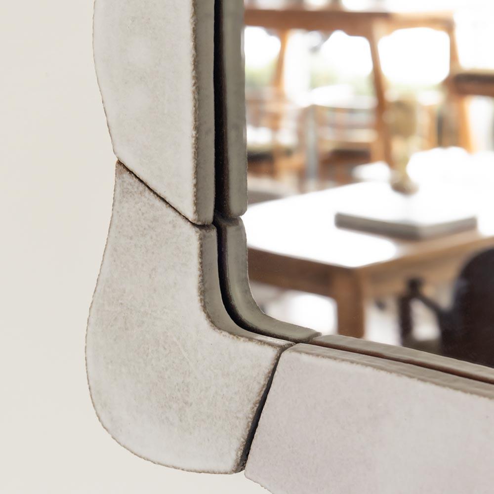 Miroir ondulé en céramique, grand en vente 1