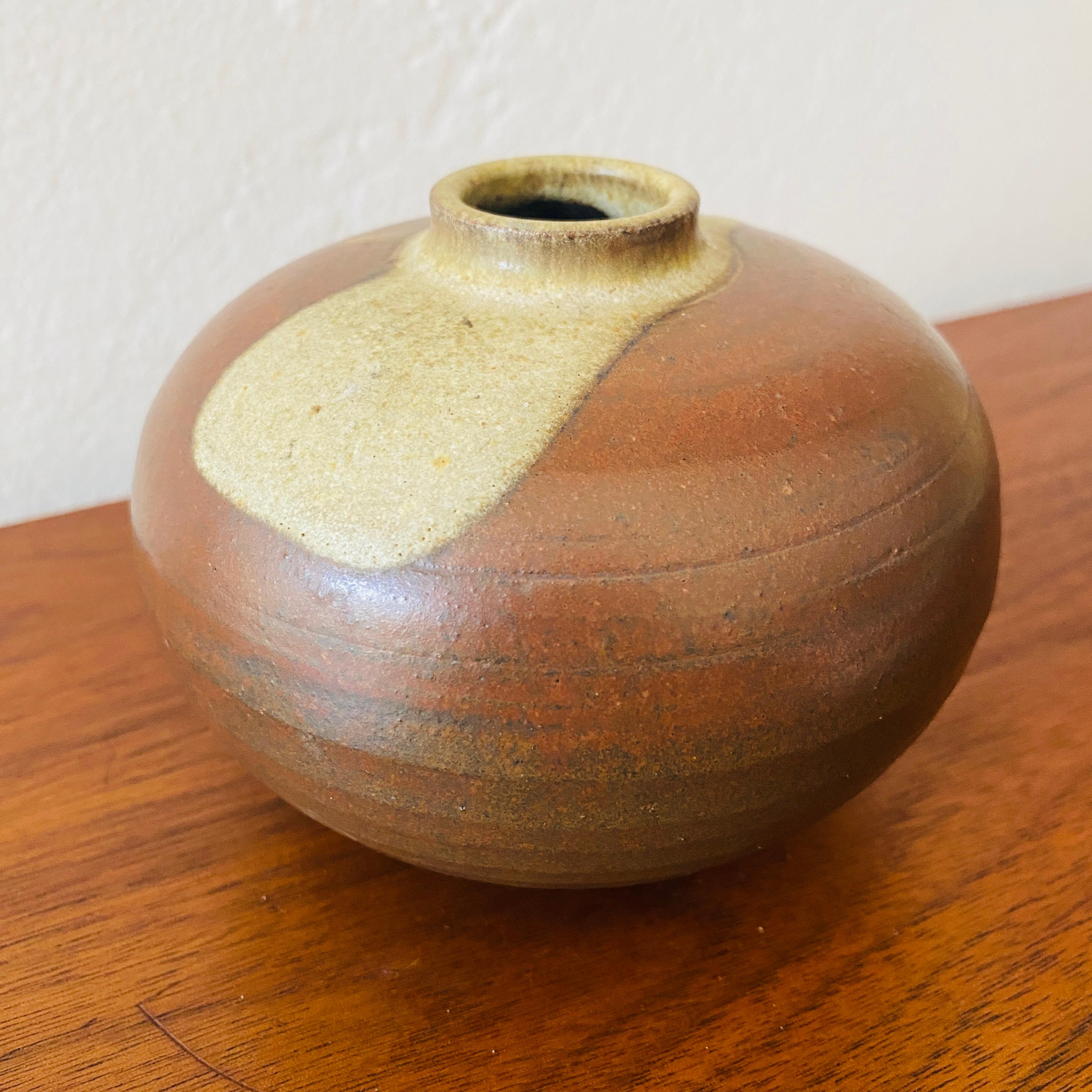 Mid-Century moderno Vaso per erbacce in ceramica Giappone, anni '60 circa in vendita