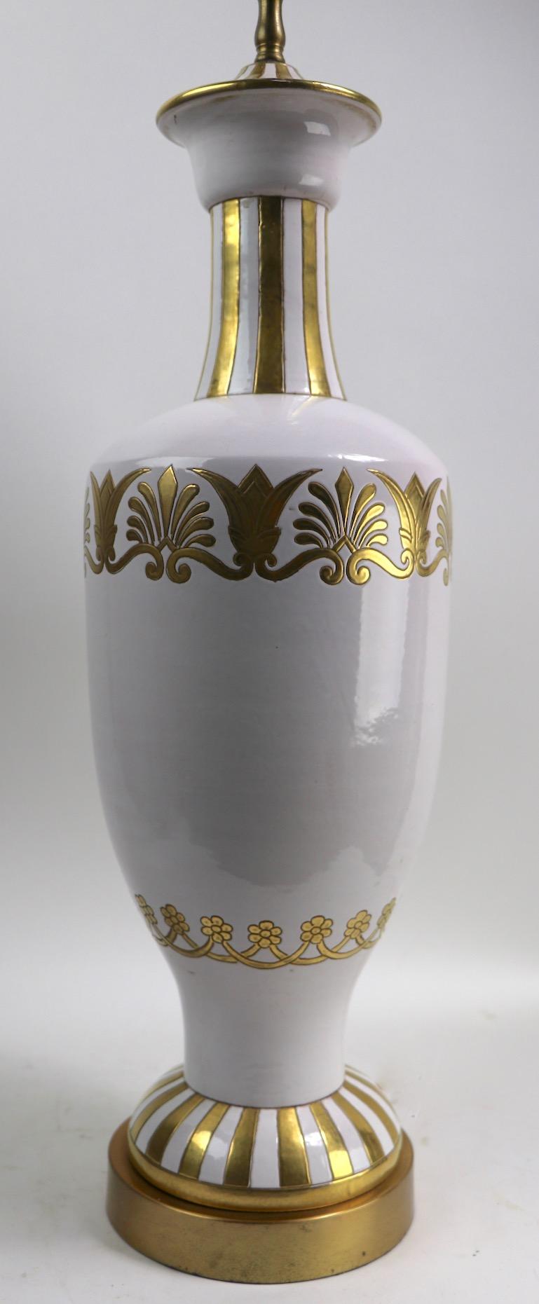 Ceramic White and Gold Gilt Table Lamp by Ugo Zaccagnini For Sale 1