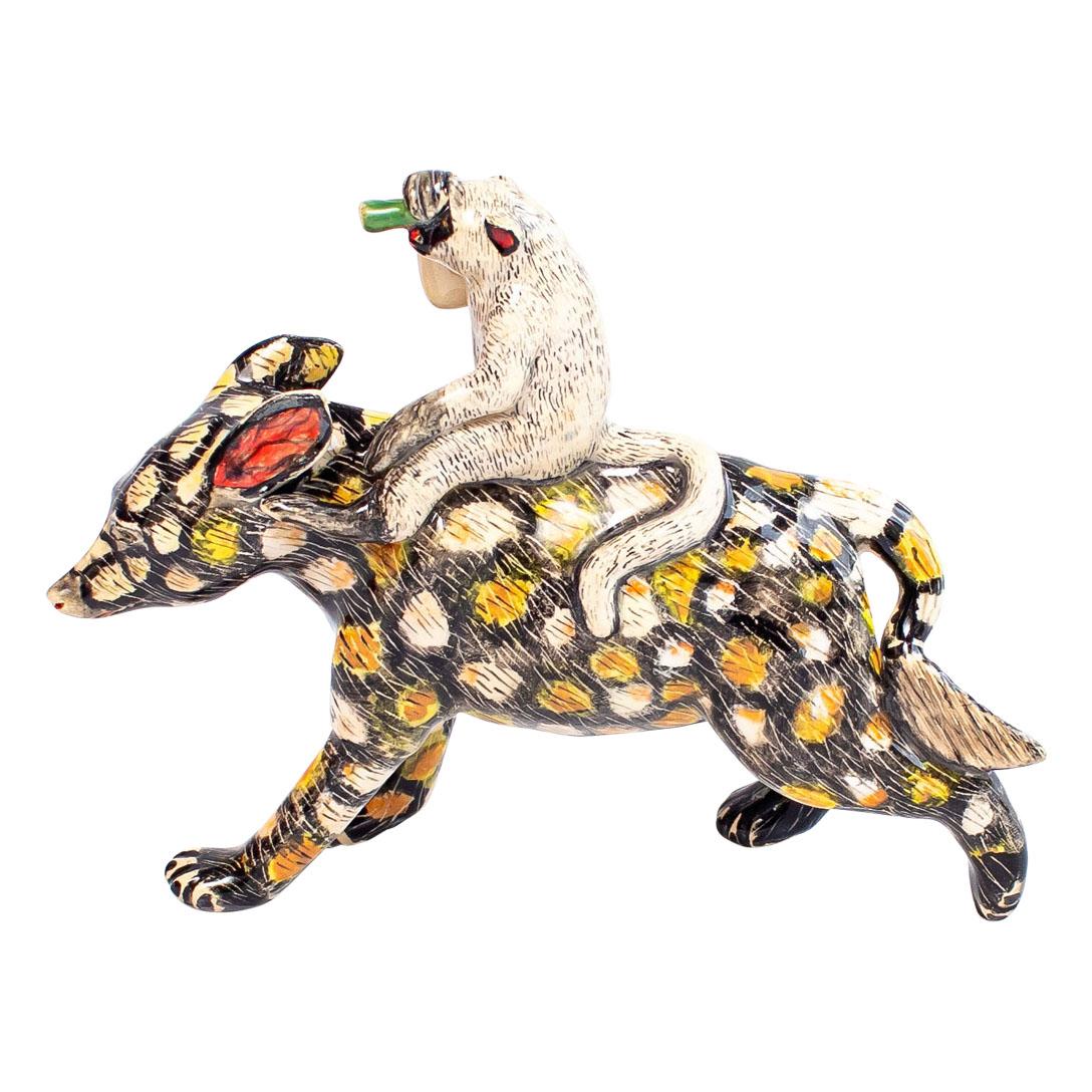 Perro Salvaje de Cerámica Jinete de Mono, Mano  fabricado en Sudáfrica Moderno en venta