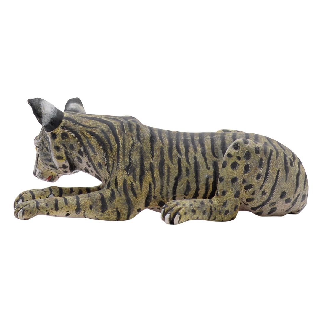 Ceramic  Wildcat  Sculpture , hand made in South Africa In Excellent Condition In North Miami, FL