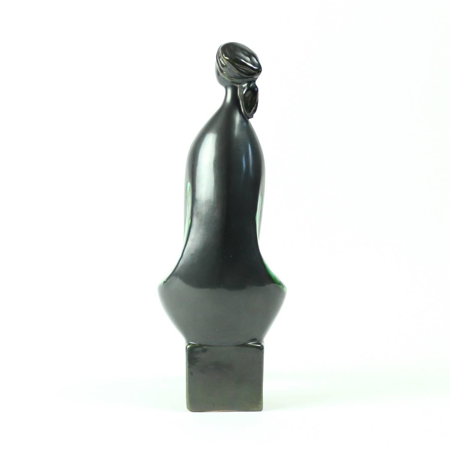 Ceramic Woman Statue with Metallic Glaze by Keramia, Czechoslovakia, circa 1960 In Excellent Condition For Sale In Zohor, SK