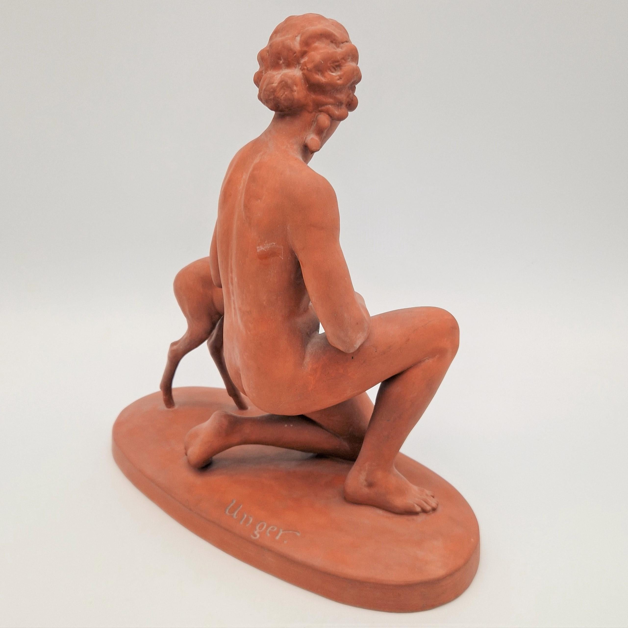 Tedesco Donna in ceramica con cervo di R. Unger per Göbel. 1941 in vendita