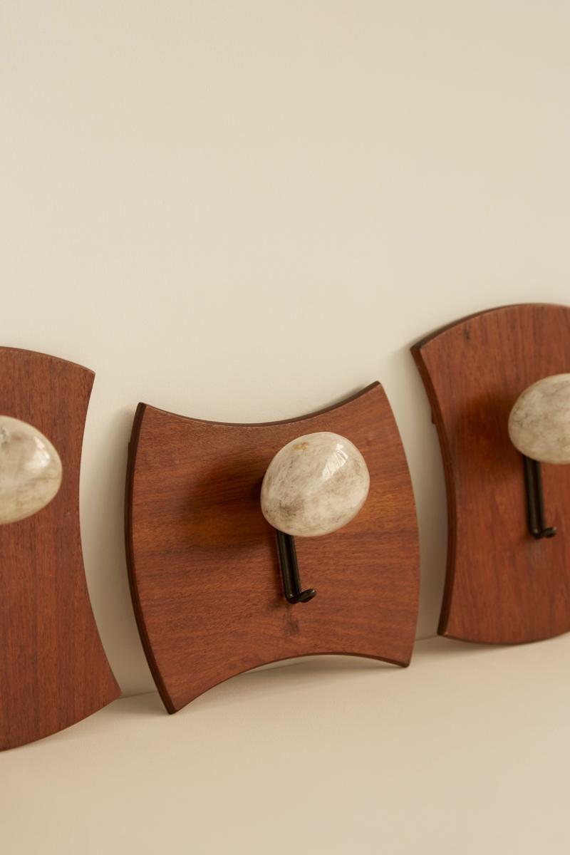 Mid-Century moderno Appendiabiti in ceramica e Wood in vendita