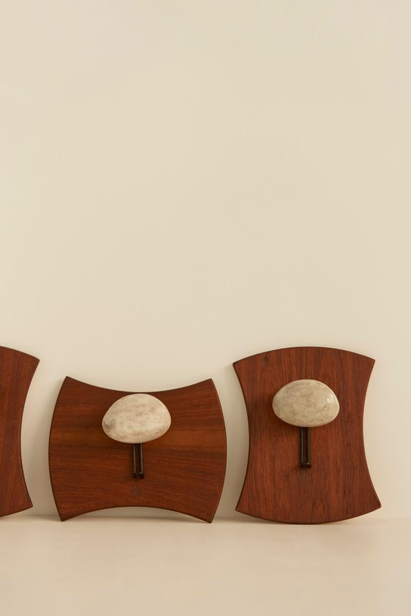 Italiano Appendiabiti in ceramica e Wood in vendita