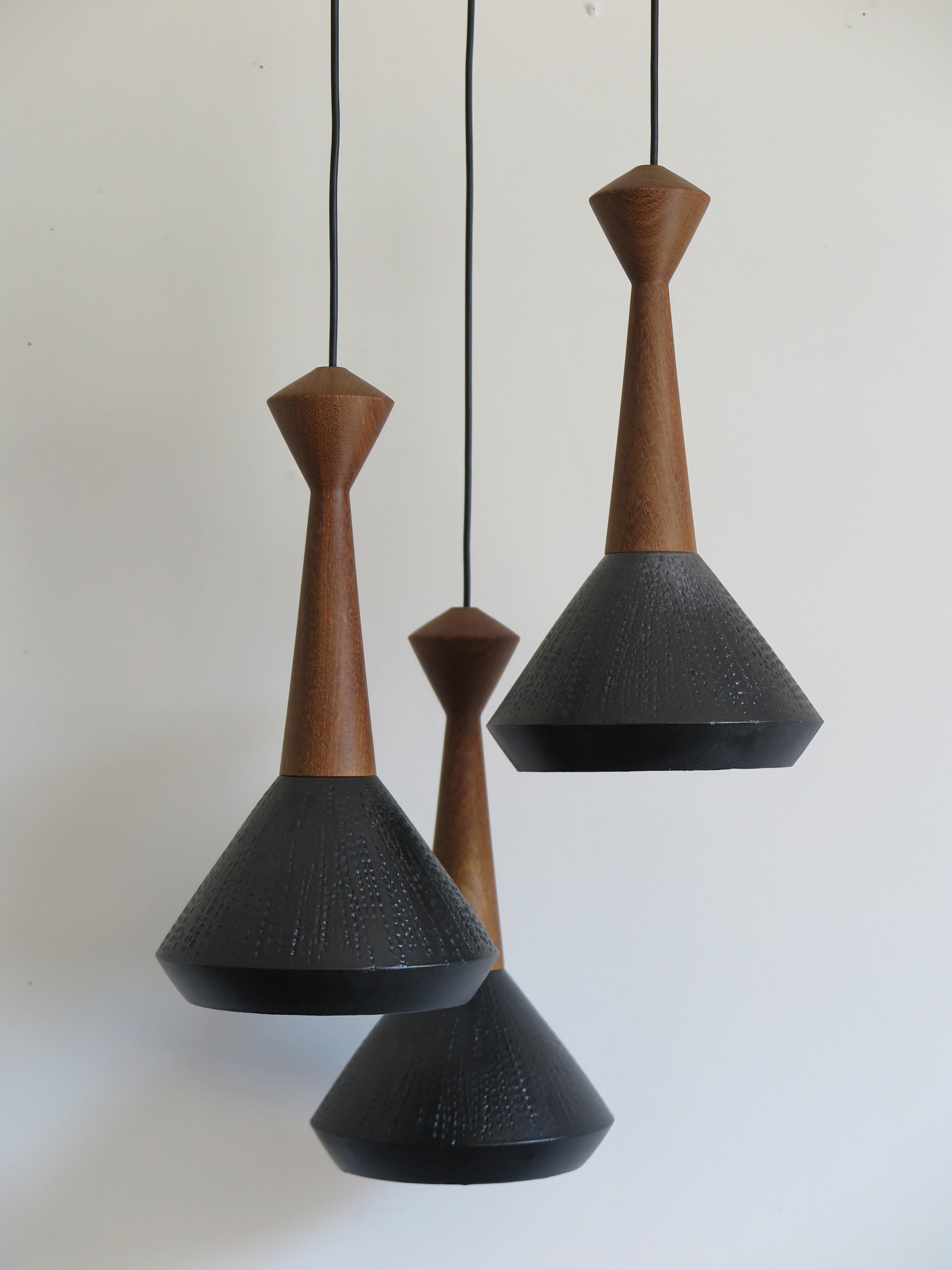 Keramik-Holz-Pendelleuchten-Set, zeitgenössisches modernes Design, Capperidicasa (Italienisch) im Angebot