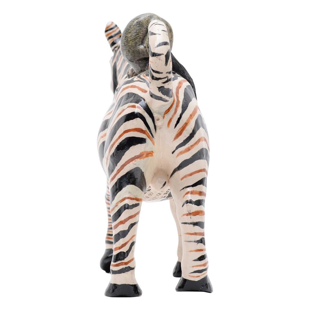 Teekanne aus Keramik mit Zebra und Affe, handgemacht in Südafrika (Moderne) im Angebot
