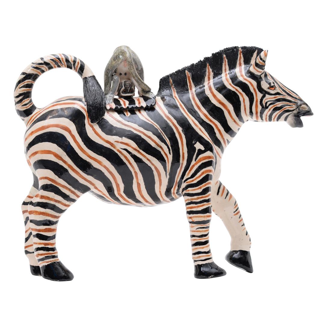 Teekanne aus Keramik mit Zebra und Affe, handgemacht in Südafrika im Zustand „Hervorragend“ im Angebot in North Miami, FL