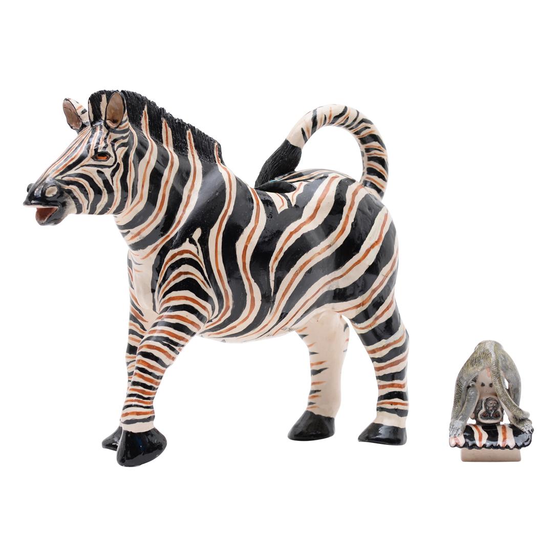 Teekanne aus Keramik mit Zebra und Affe, handgemacht in Südafrika im Angebot 1